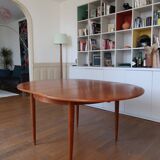 Expandable Scandinavian roundtable