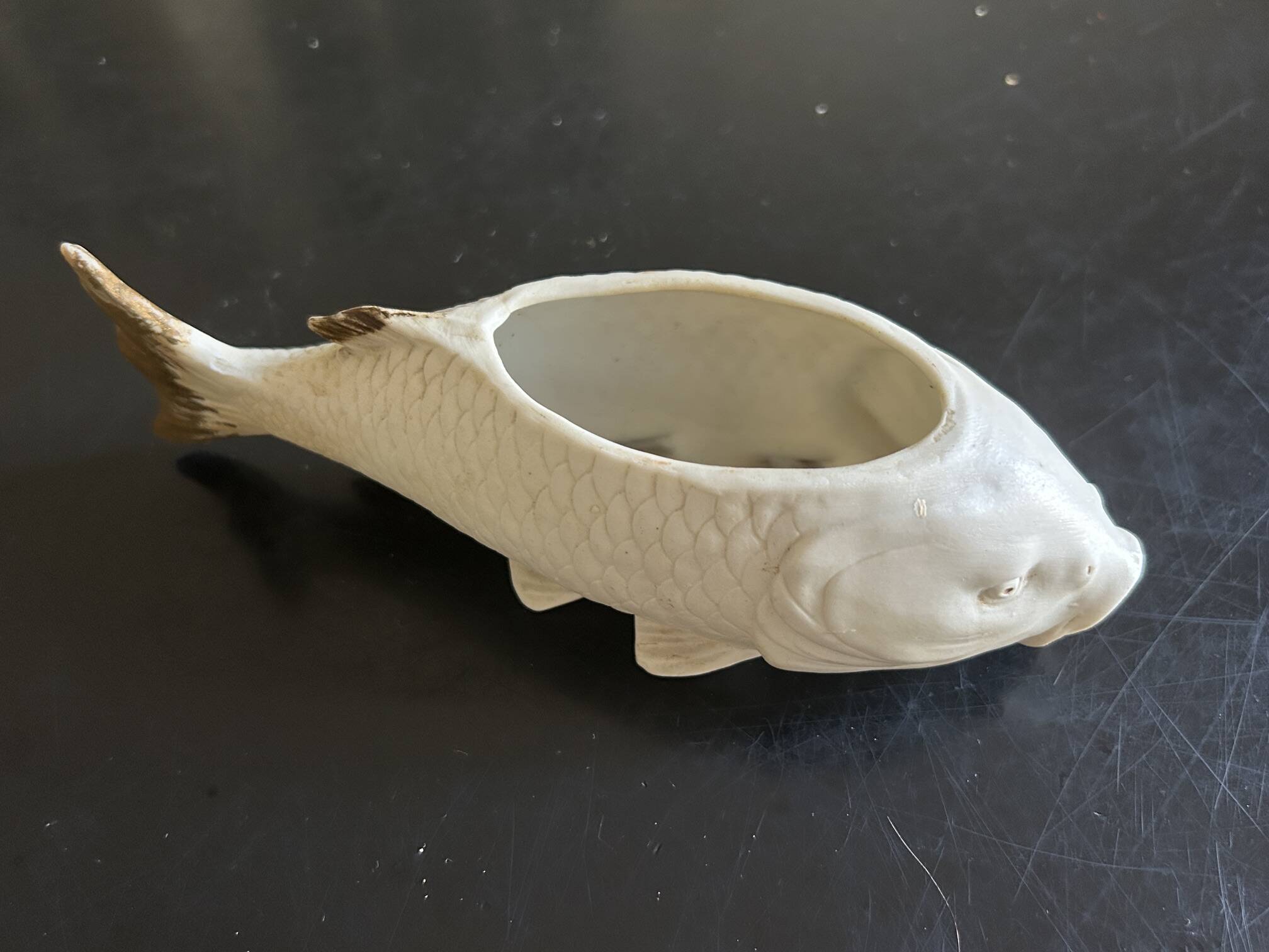 fish pocket ashtray in biscuit Heubach & co