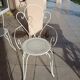 D'époque 4 chaises et 2 fauteuils blancs fer forgé