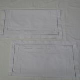Paire de taies d'oreiller en toile blanche rustique brodées