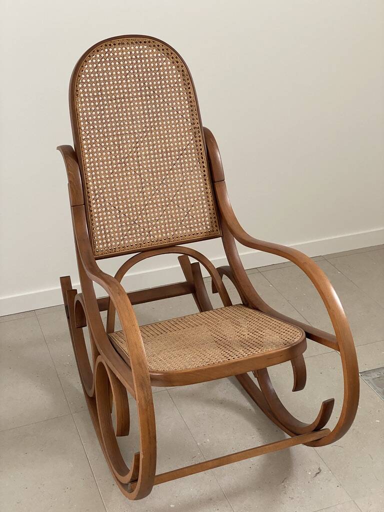 Thonet rocking chair – Bentwood & caning – Vintage – Condition