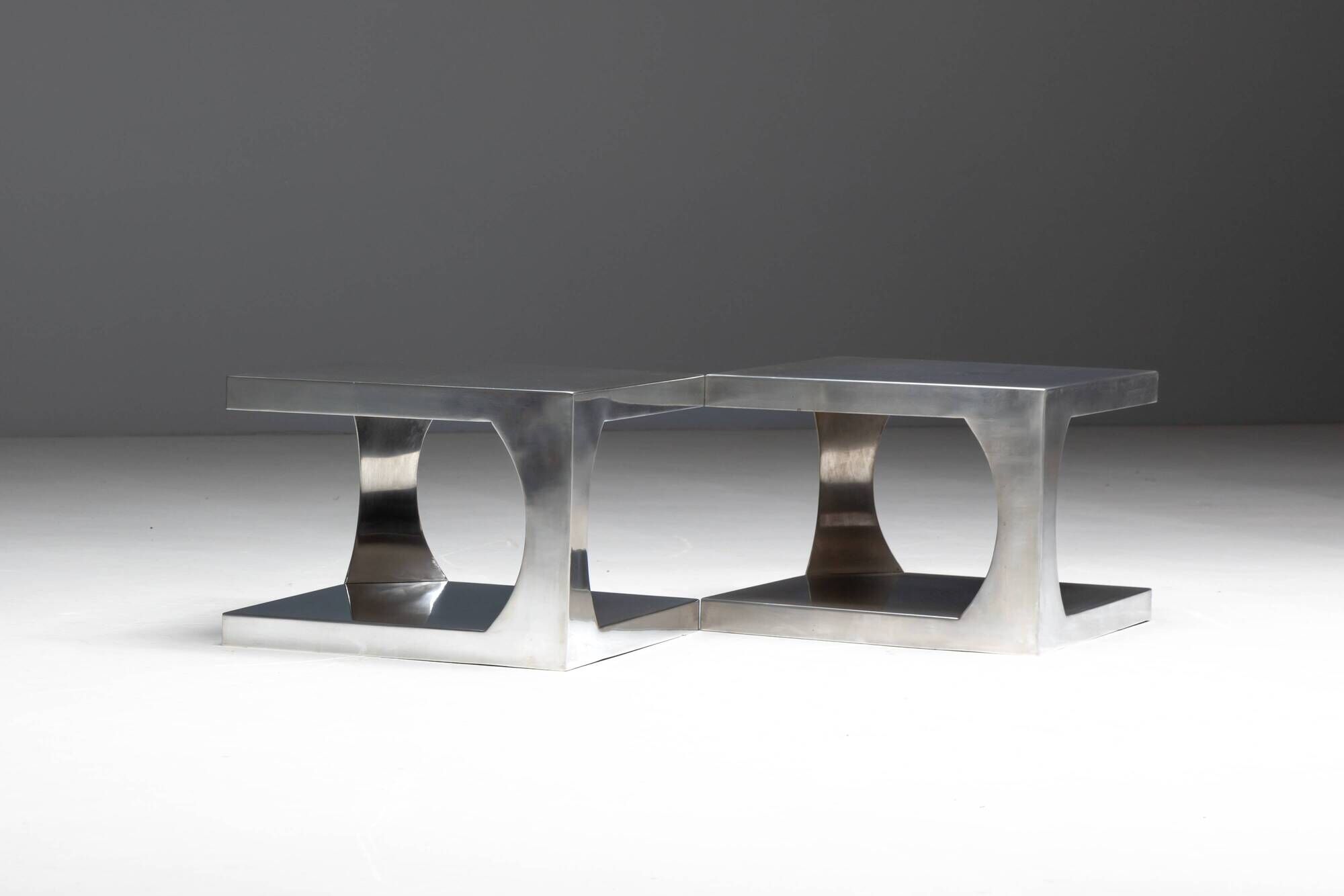 Tables d'appoint modernistes en aluminium, Italie, années 1970