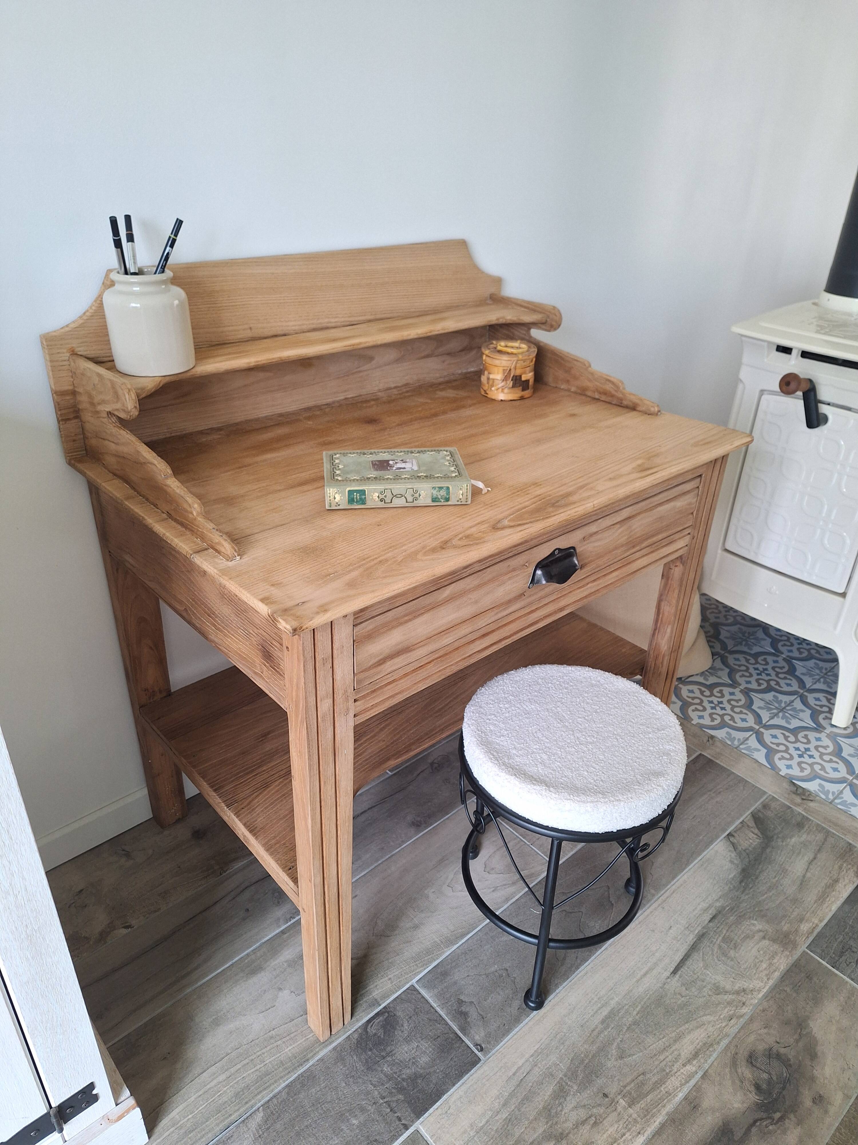 Desk / Dressing table in solid elm from the early 20th century.