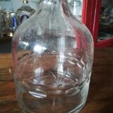 Carafe en verre ciselé