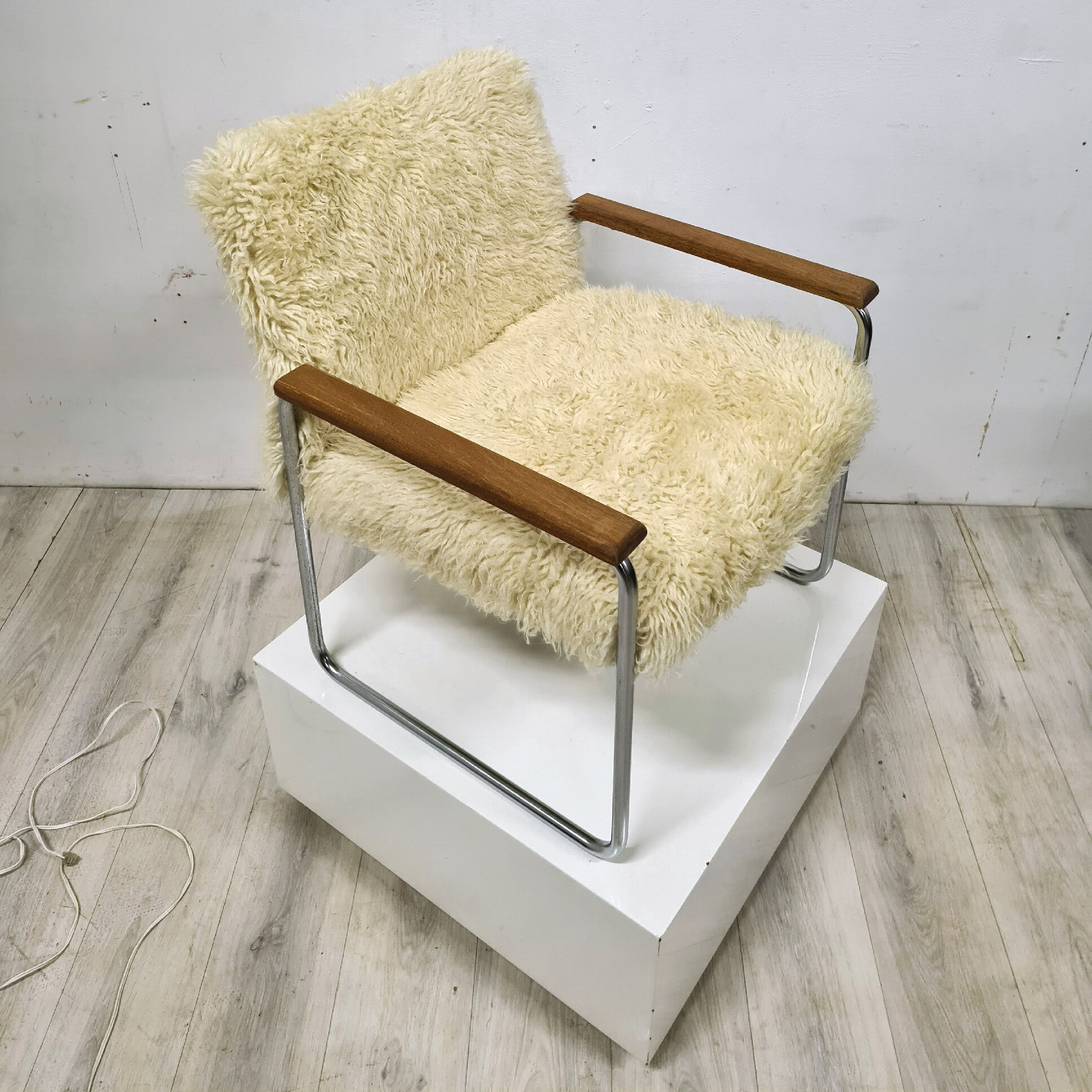 Bauhaus lounge chair with wool upholstery, 1930s