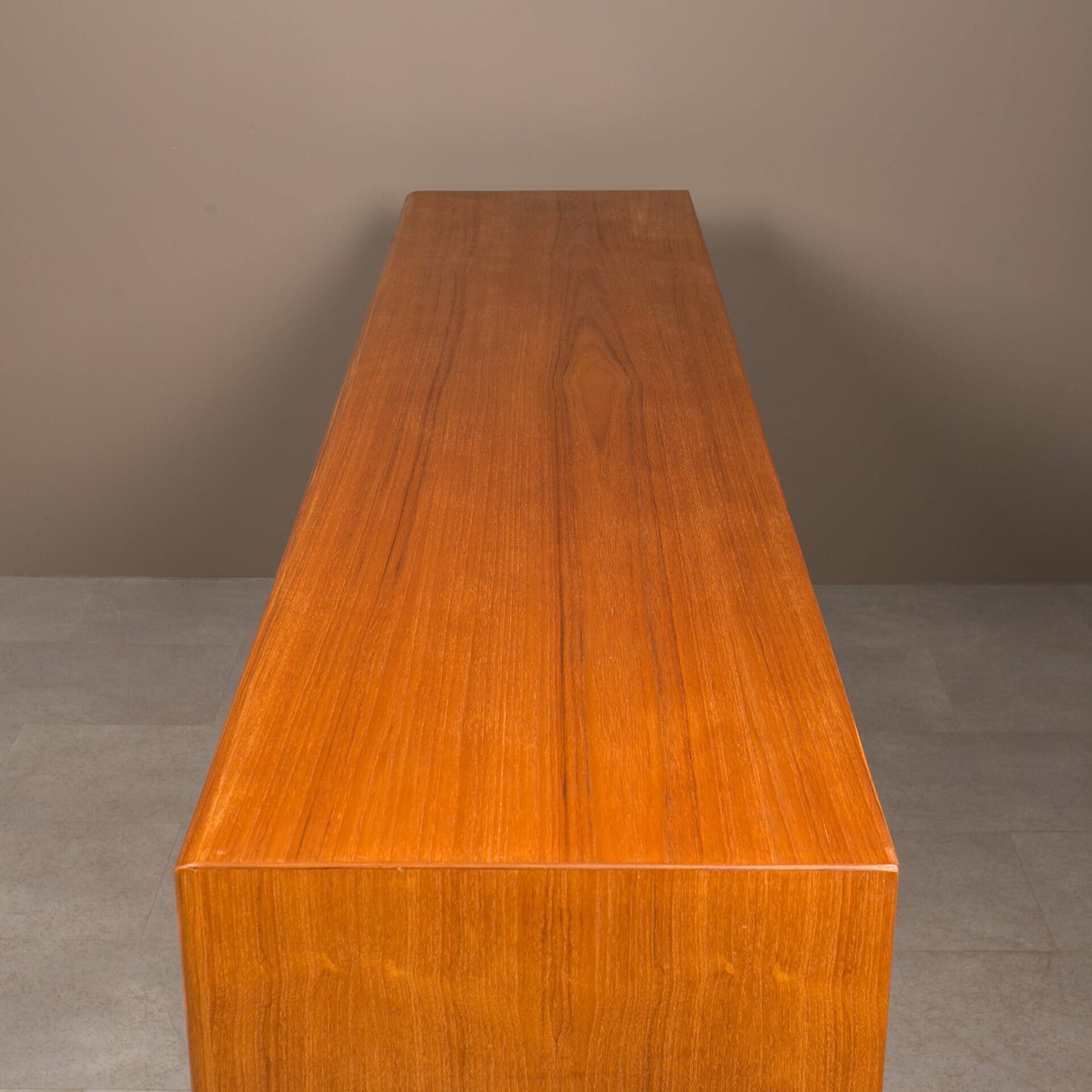 Enfilade en teck par Sven Andersen, Norvège 1950