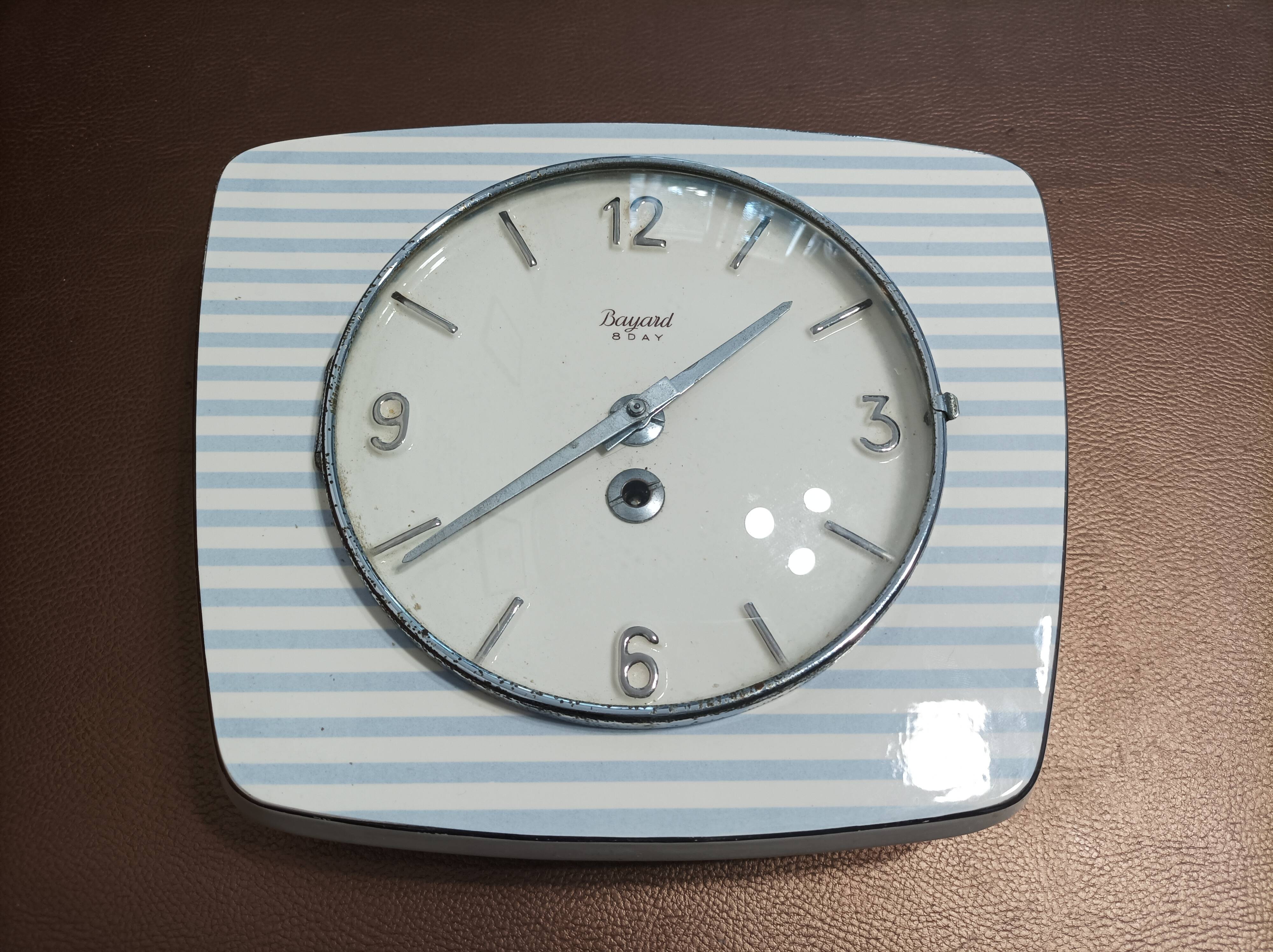 Ceramic wall clock + vintage bayard key