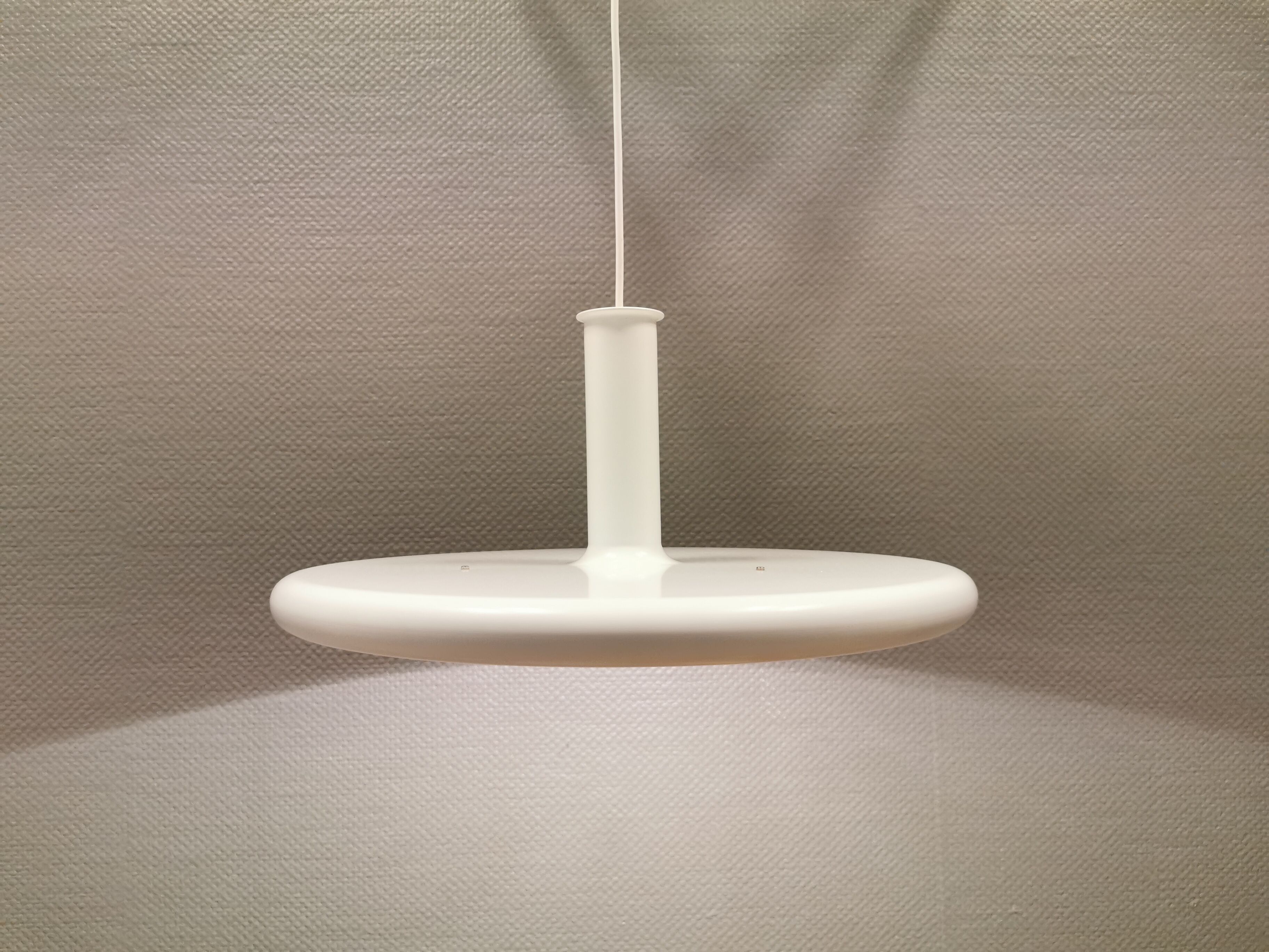 Suspension de style OVNI appelée Optima 6, conçue par l’architecte danois Hans Due en 1975
