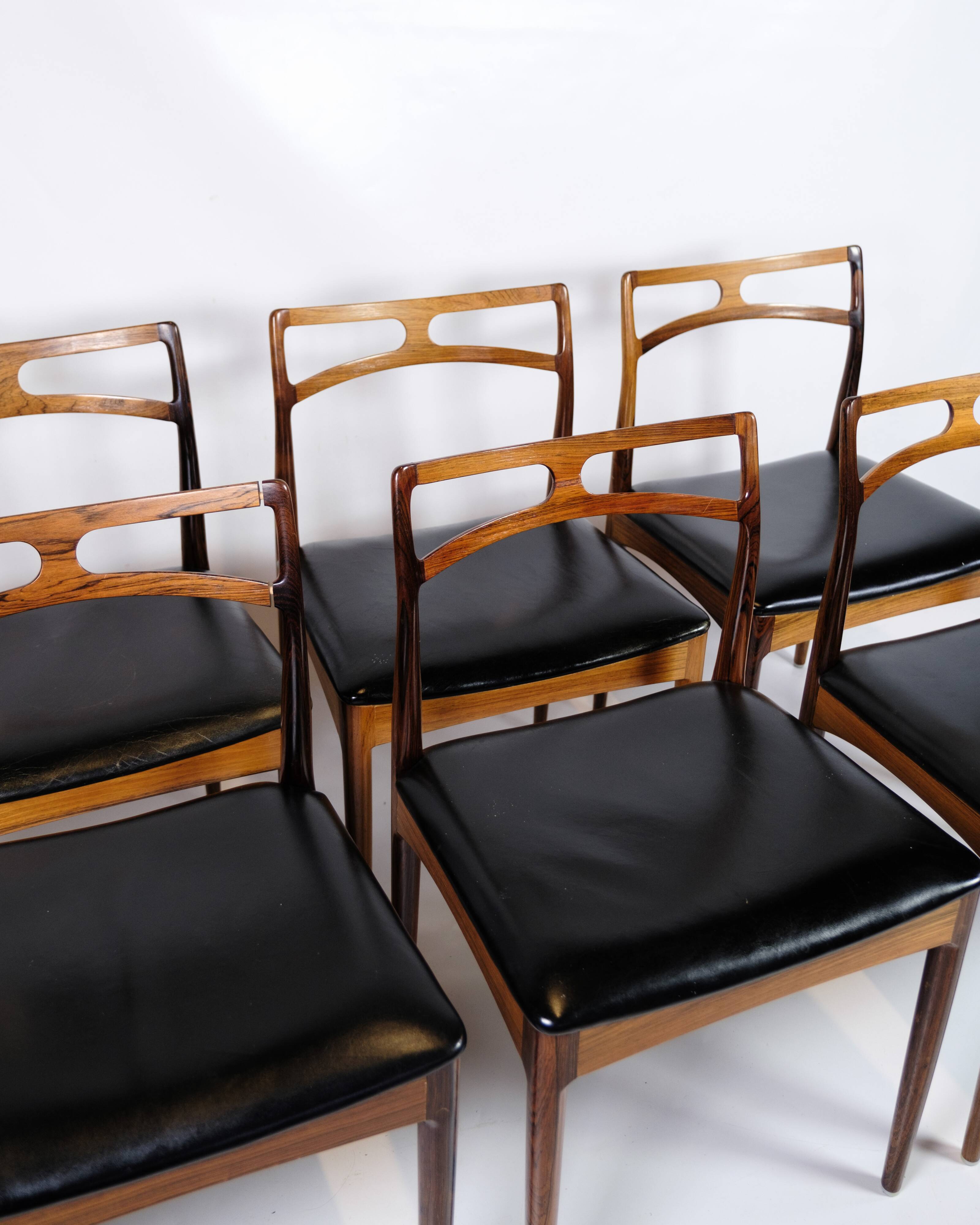 Set of 6 Dining Chairs Model 94 Made In Rosewood With Black Leather Seat By Johannes Andersen