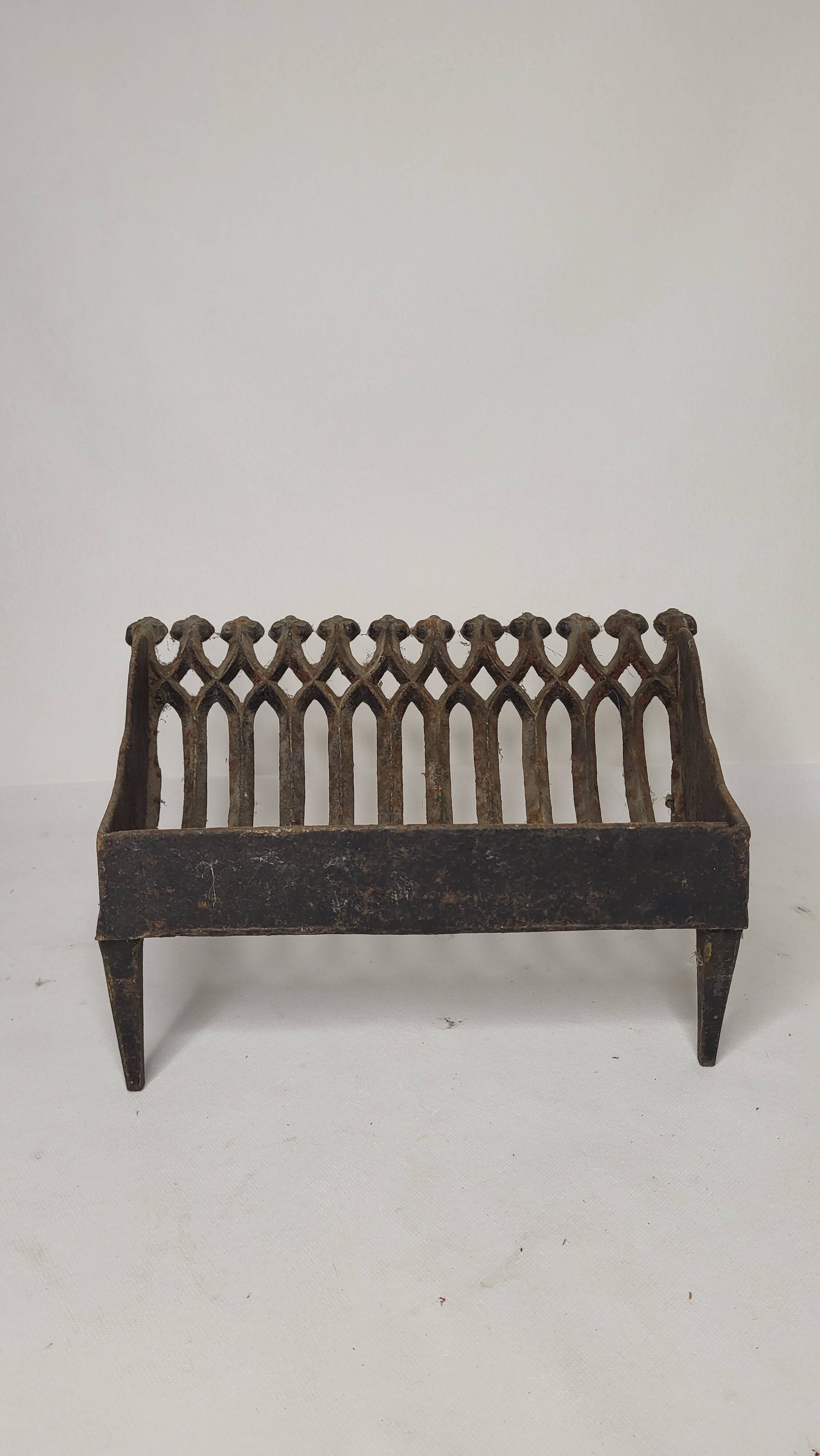 Fireplace basket / Cast iron log holder