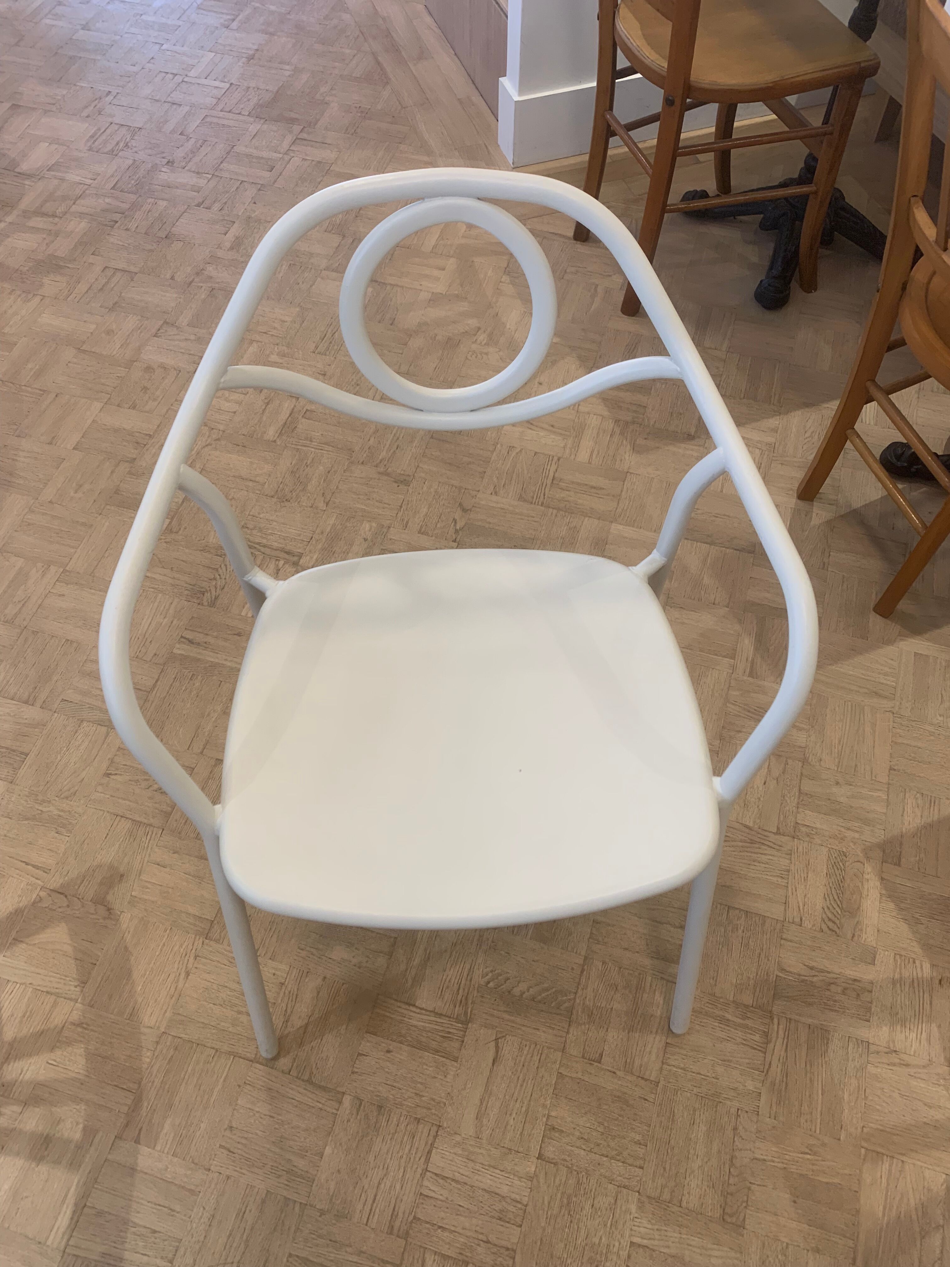 Chaise fauteuil blanche en acier exterieur