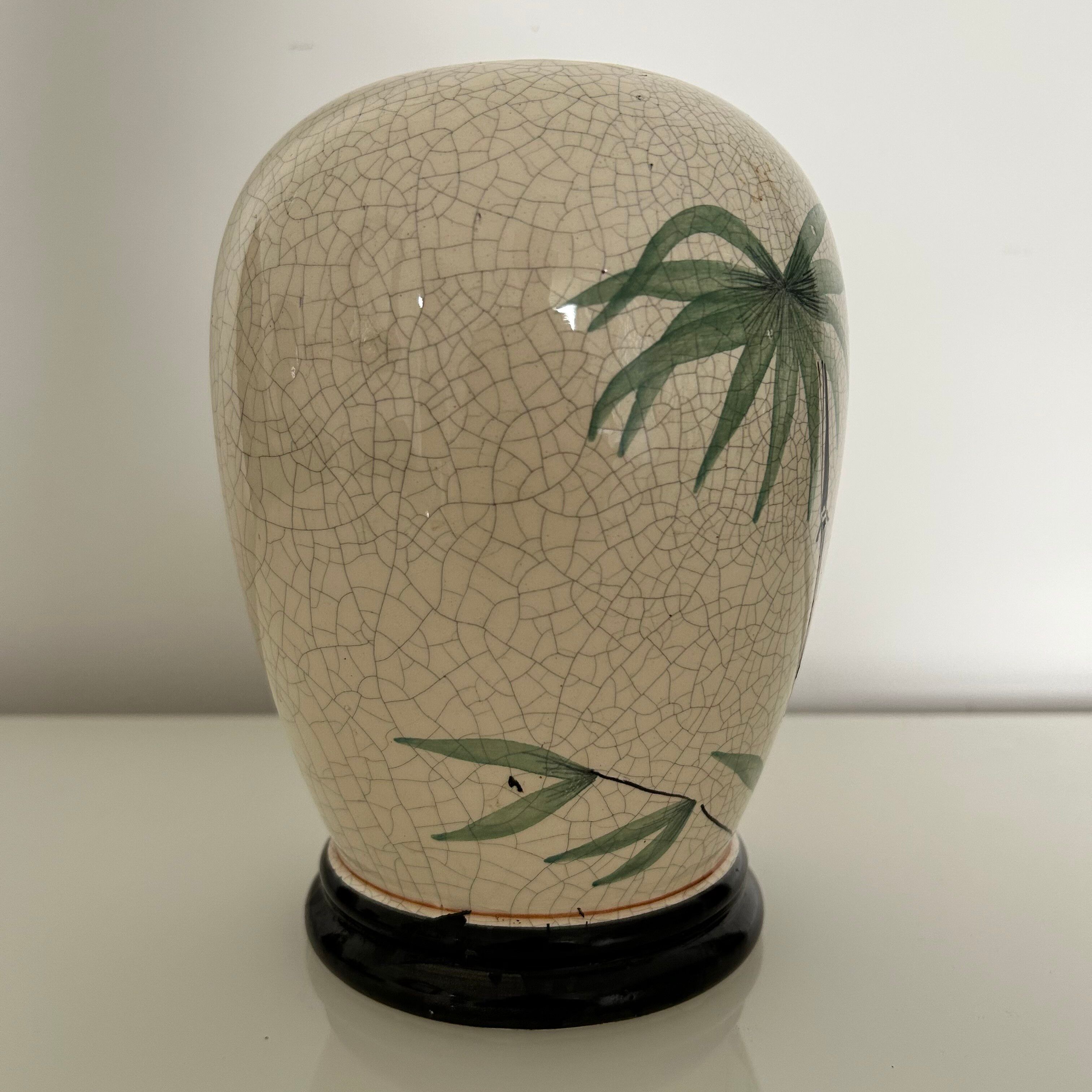 Vase signé décor bambous