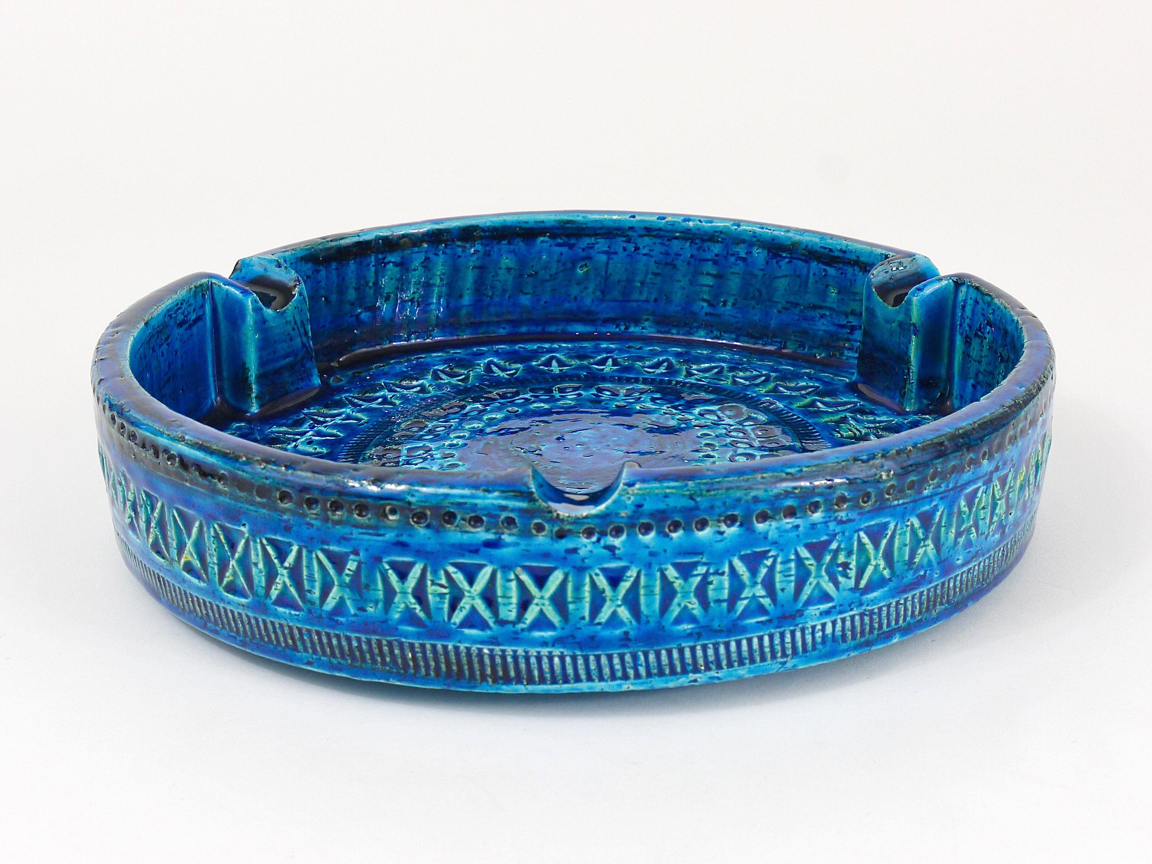 Aldo Londi Bitossi very large round ashtray Rimini blue enamel mid-century, 1950s