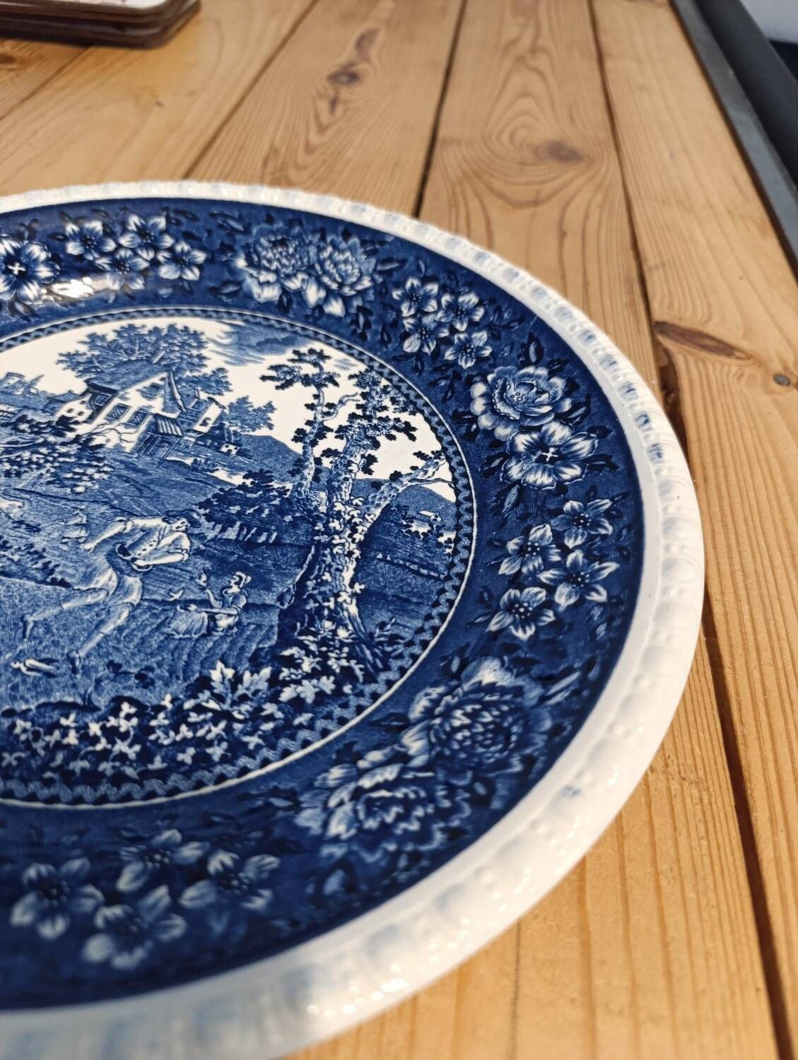 Lot De 3 Assiettes Céramique Brad Keeler - Motif Homard Sur Chou Et Tomate Sur Chou - Forme Ovale, Finition Brillante, Couleur Verte - Occasion En Bon état