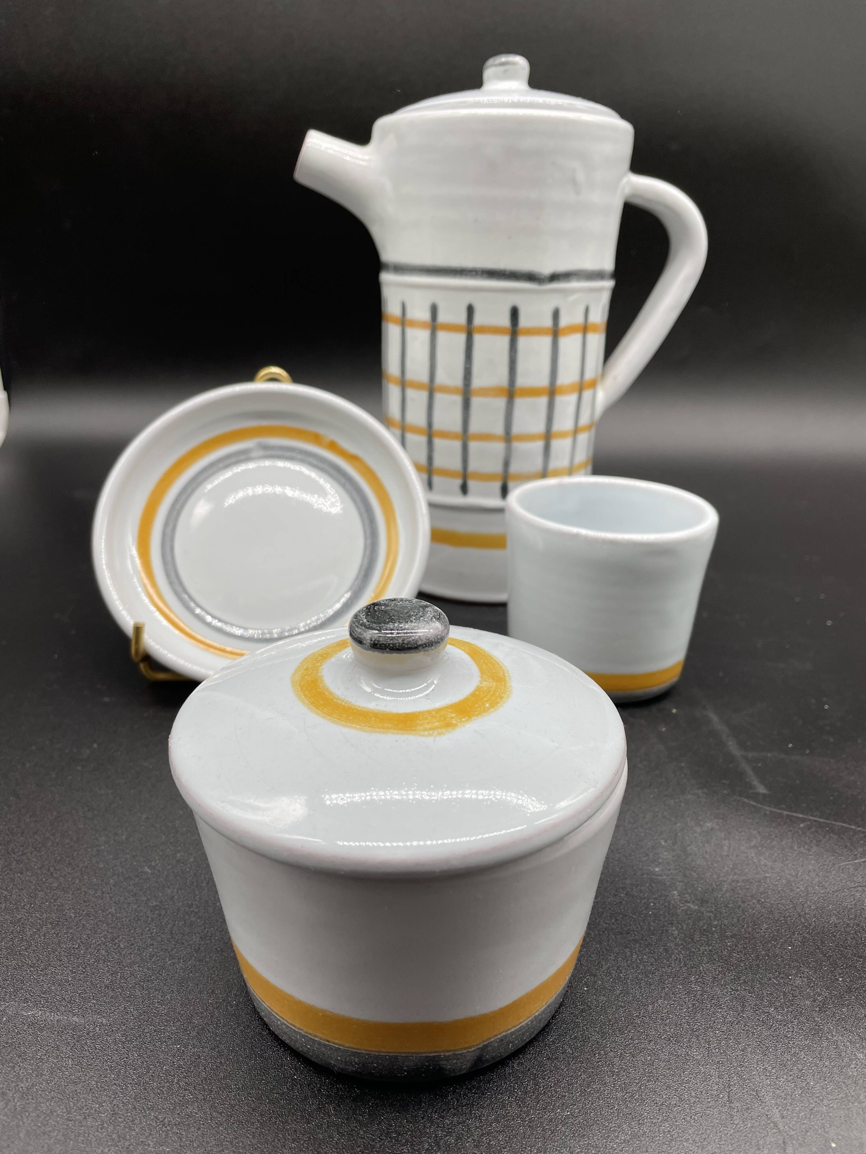 Vintage 1960s coffee service in ceramic, modernist design.