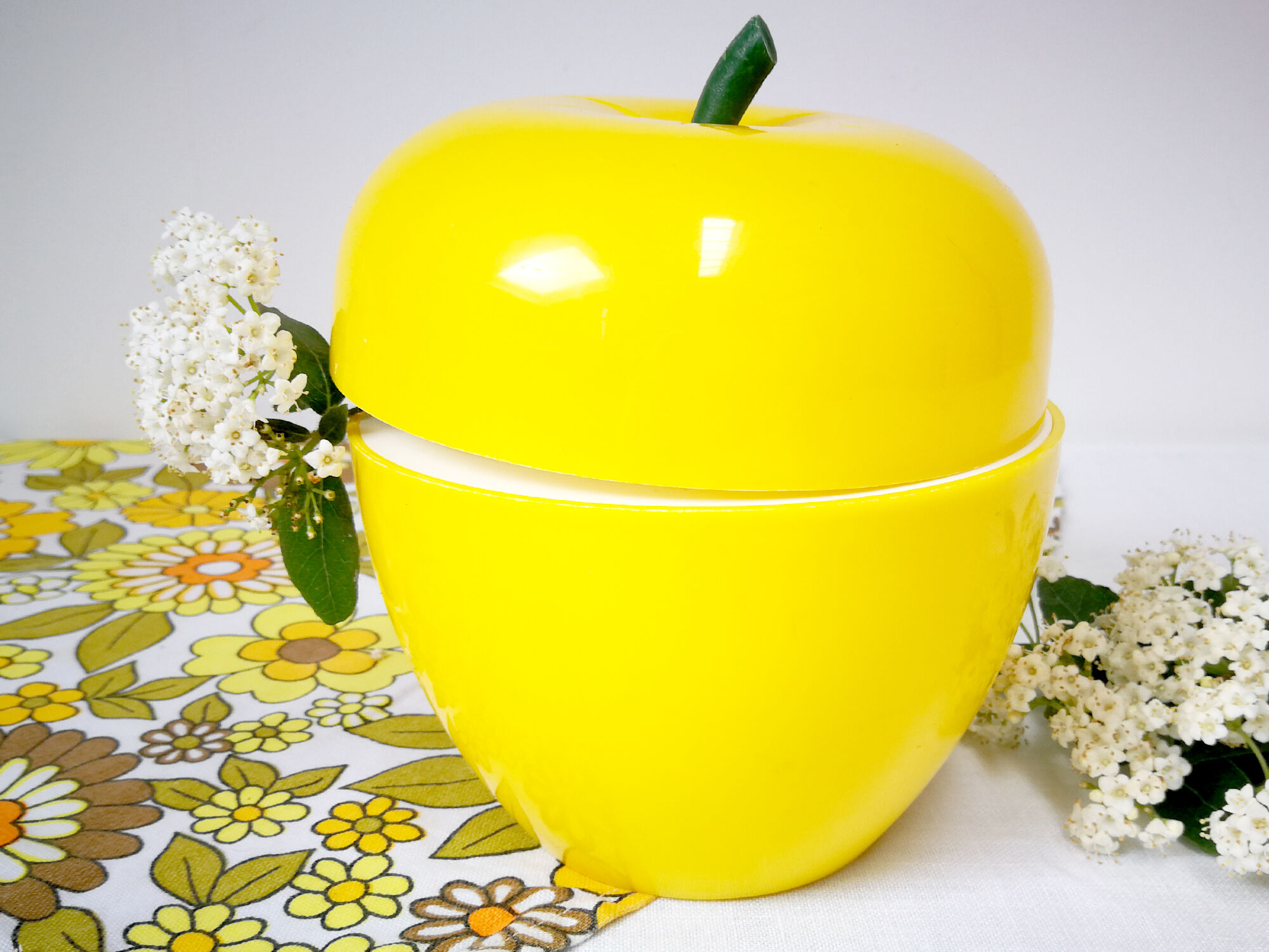 Yellow Ice Cube Apple / Vintage Ice Bucket