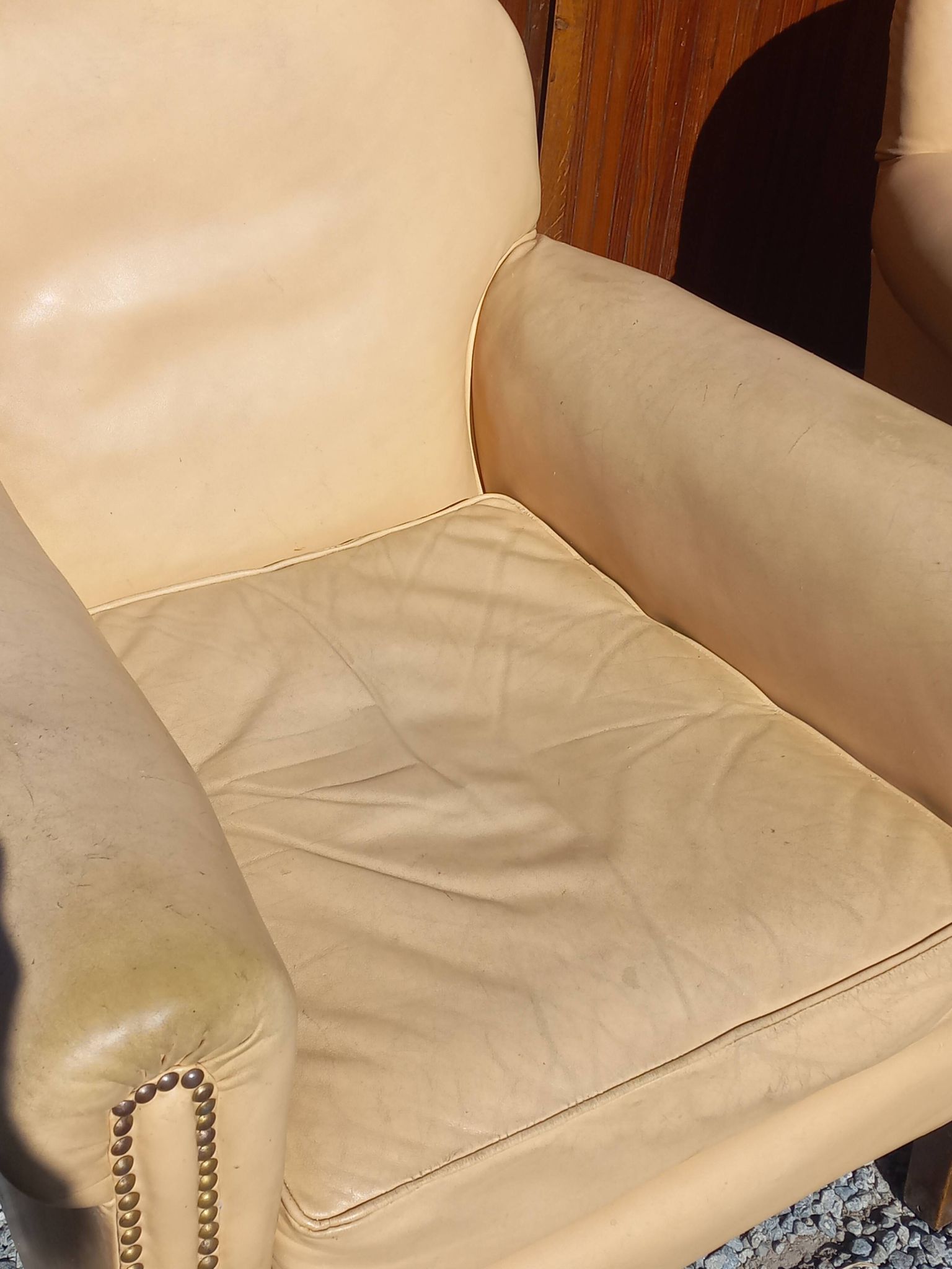 Pair of 1930s club armchairs in ivory leather.