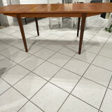 Large extendable Scandinavian table in vintage teak from the 1970s.