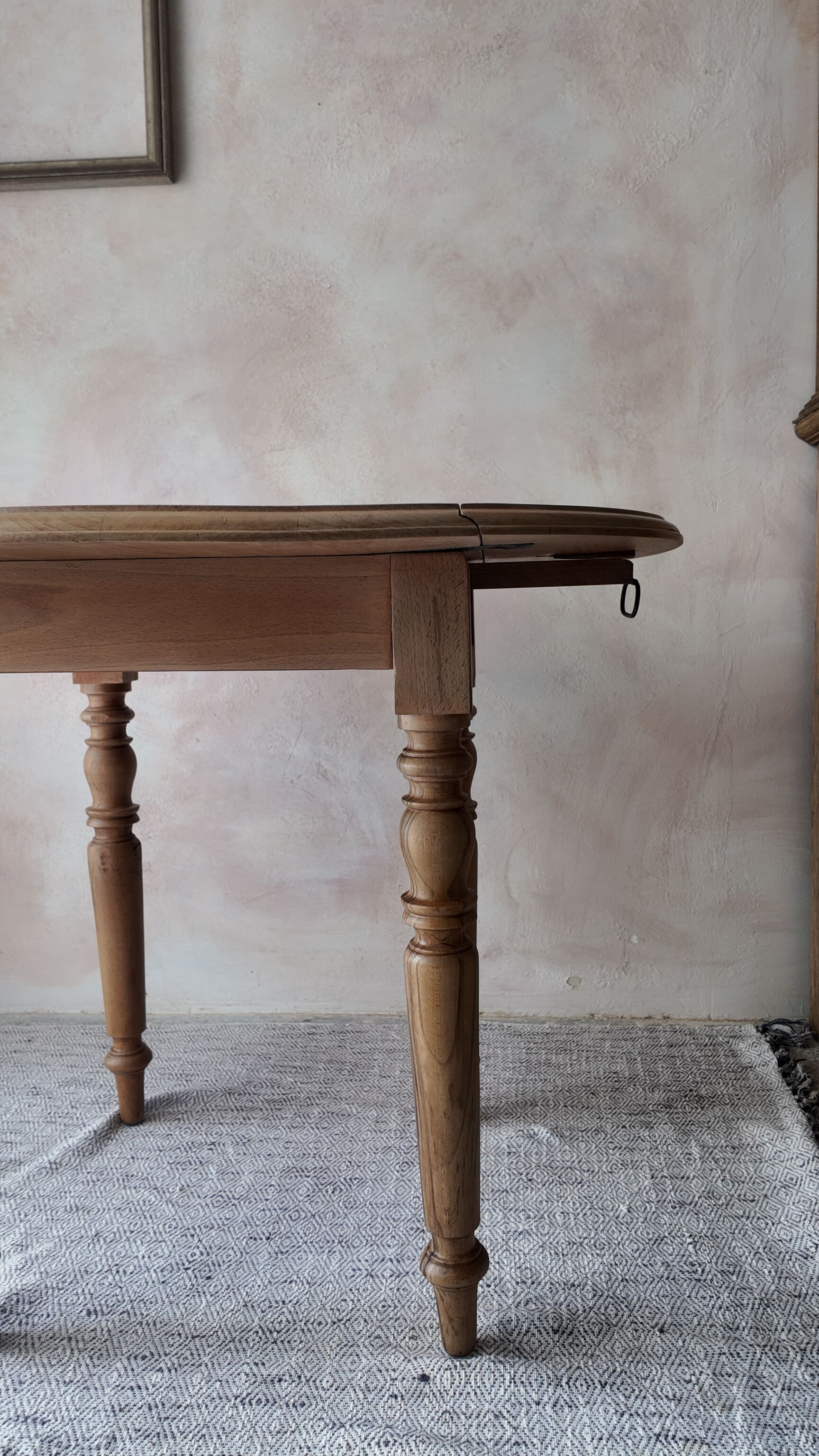 Small round beech drop-leaf table - soft country spirit