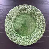 Plat feuilles vertes en barbotine