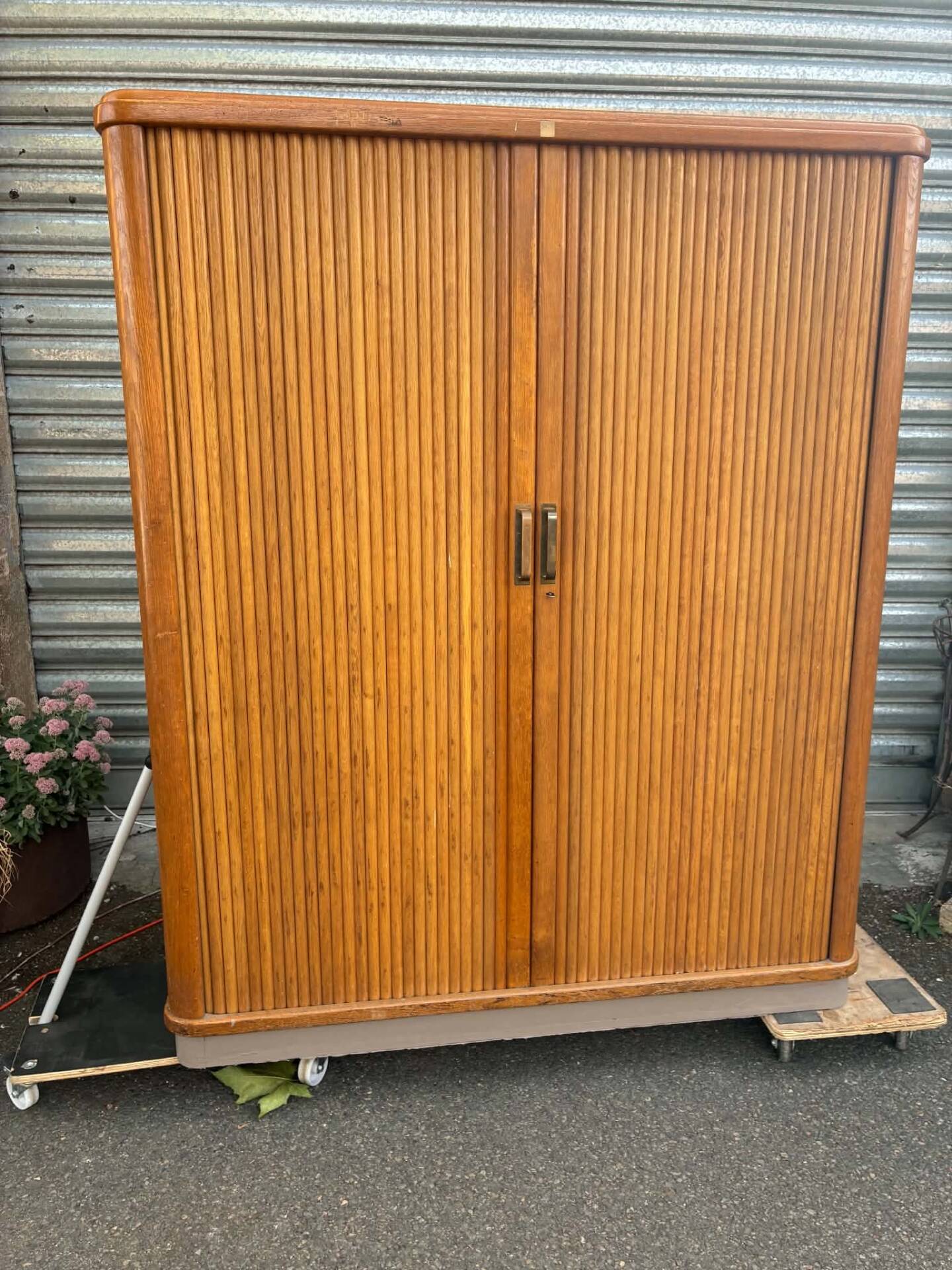 Armoire à étagères