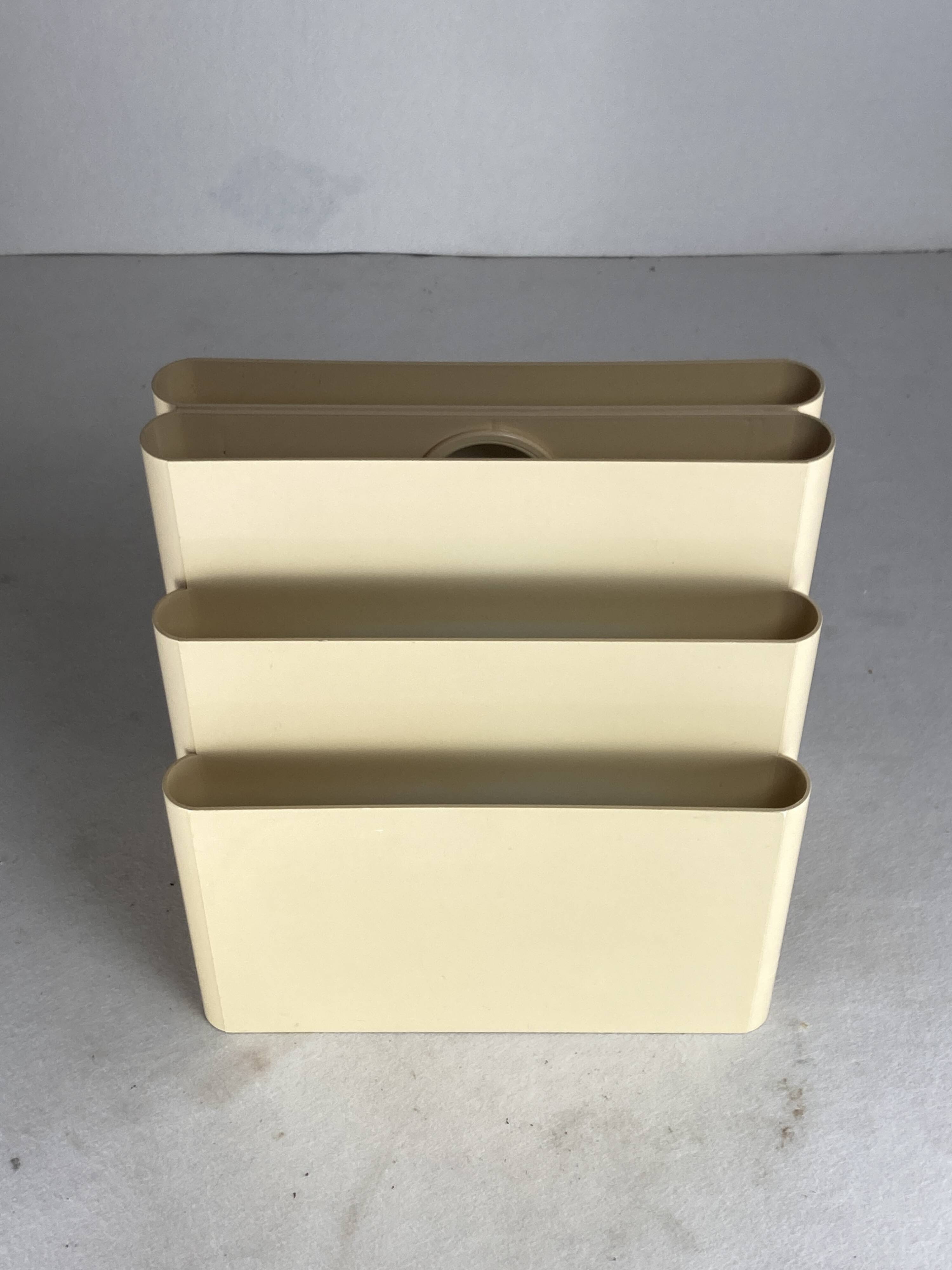 Porte-revues beige blanc cassé par Giotto Stoppino pour Kartell, Italie 1970