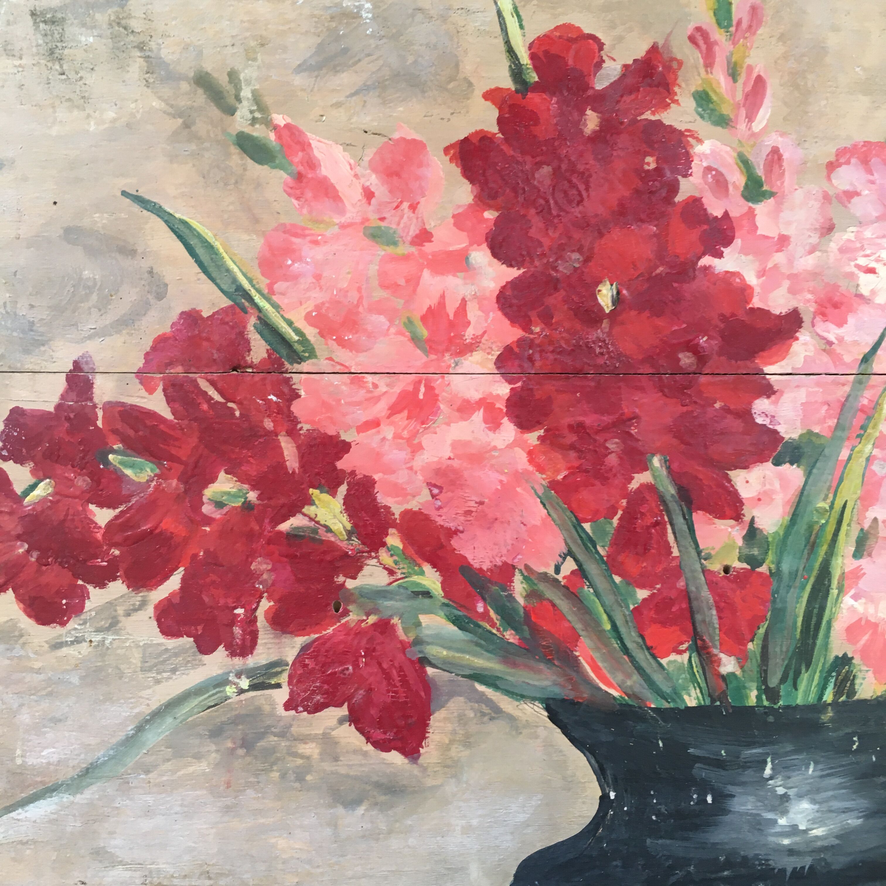 Table bouquet of gladioli