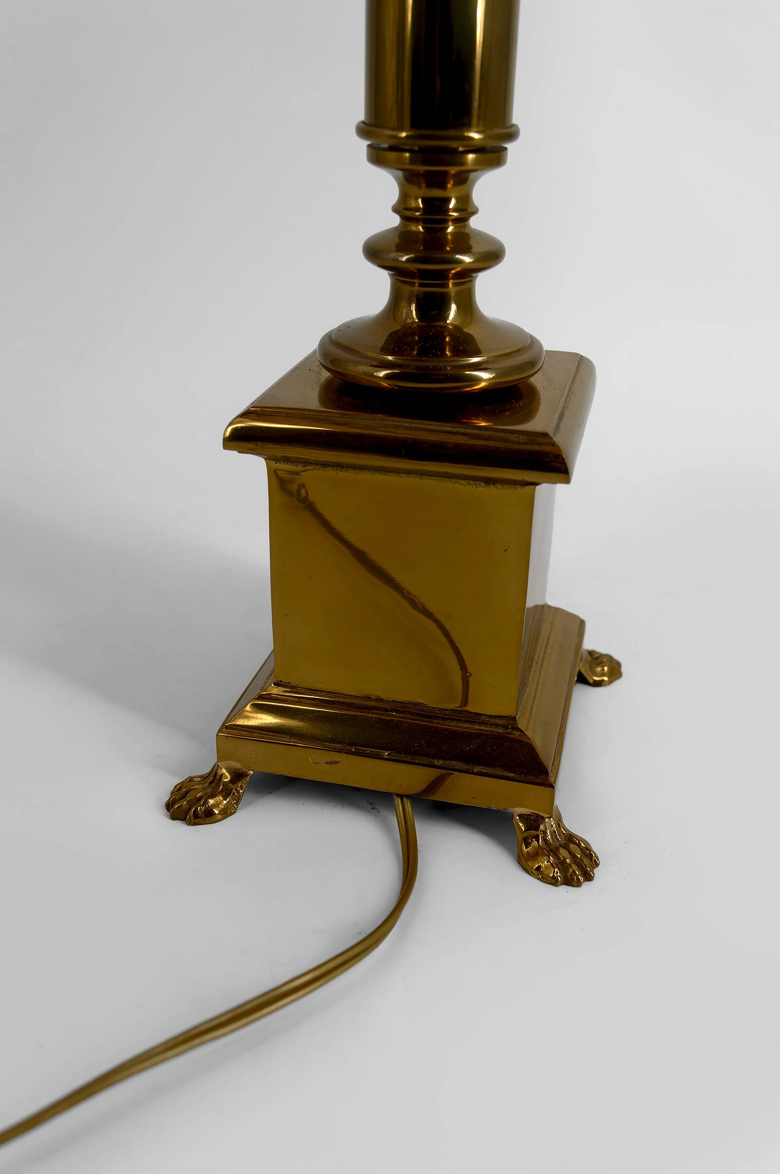 Important Tiffany-style lamp, bronze and stained glass – 20th century