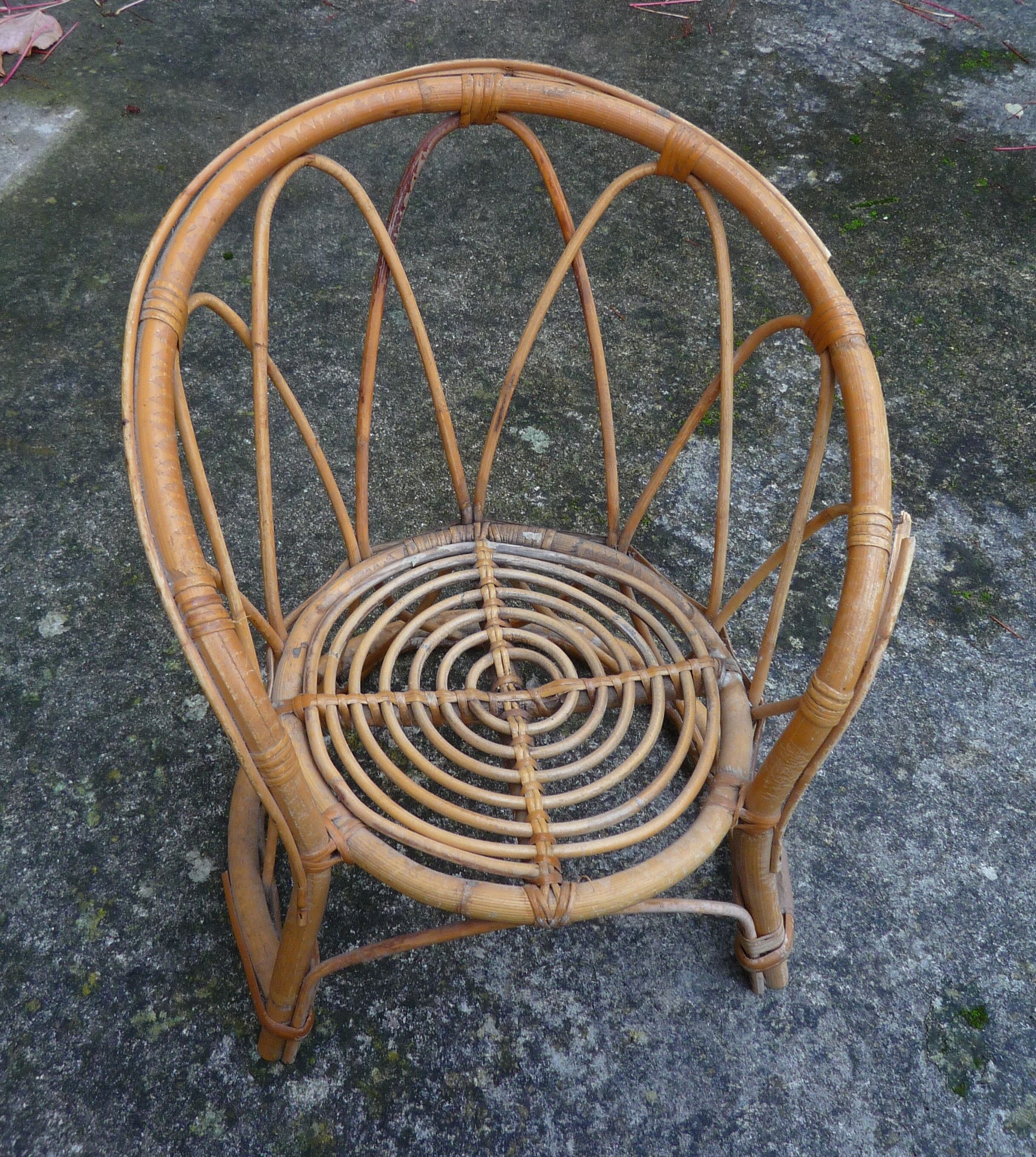 Small round rattan children's chair, vintage 70s