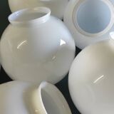 7 globes en opaline, milieu XXème
