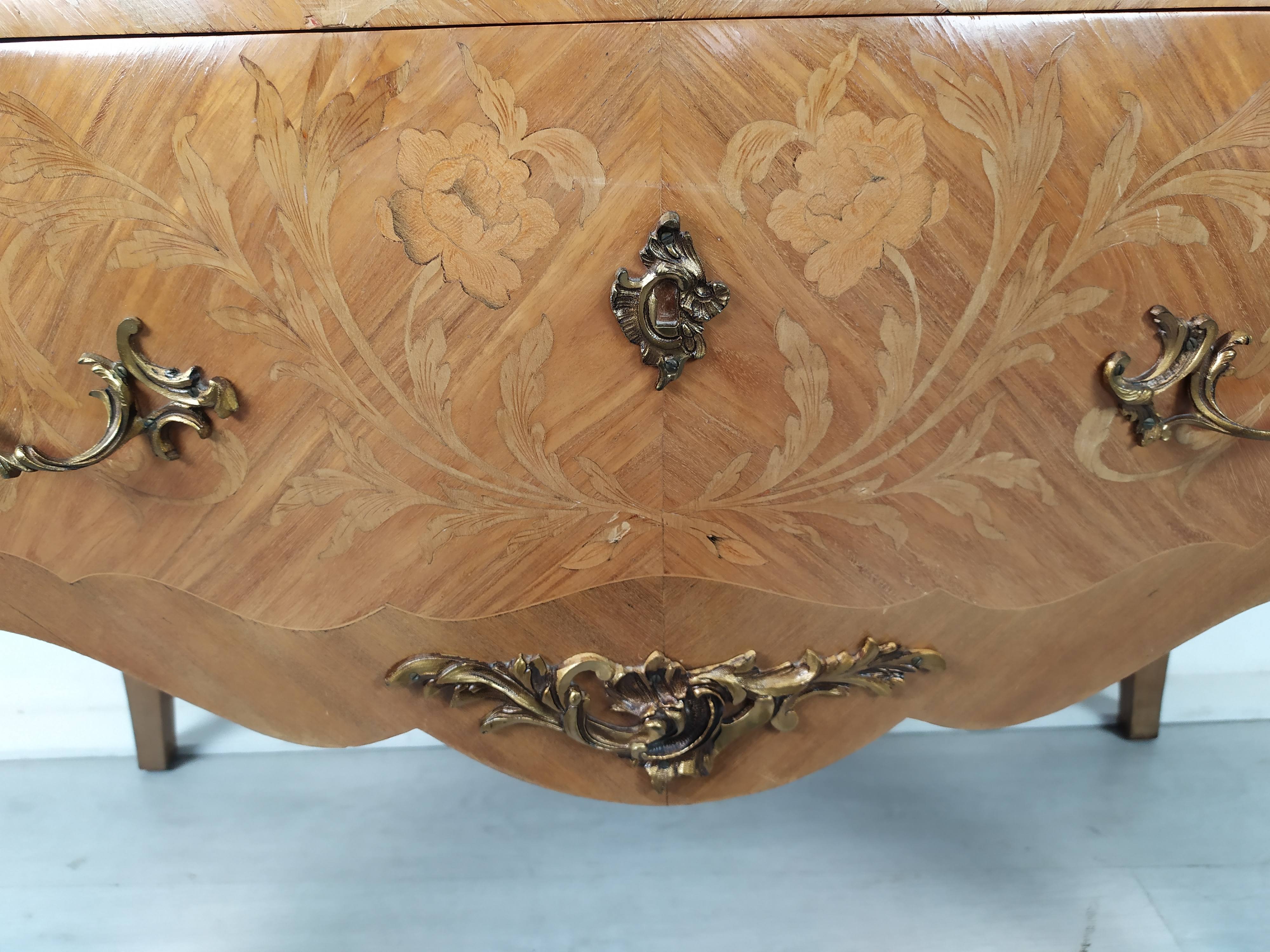Commode sauteuse galbé Louis XV