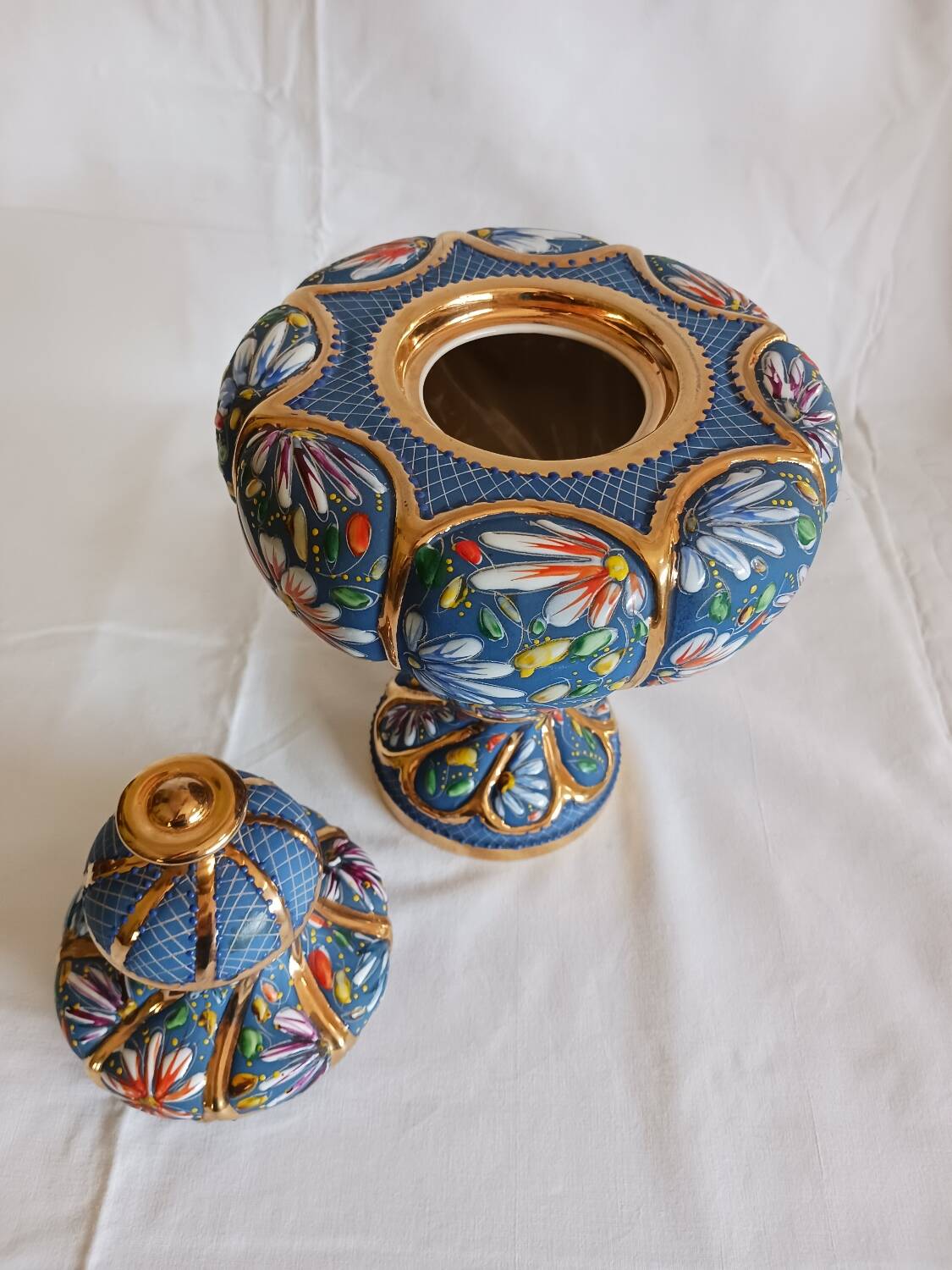 Vase/pot with lid h. spoiler