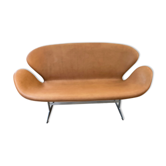 Swan sofa in leather design Arne Jacobsen edition Fritz Hansen