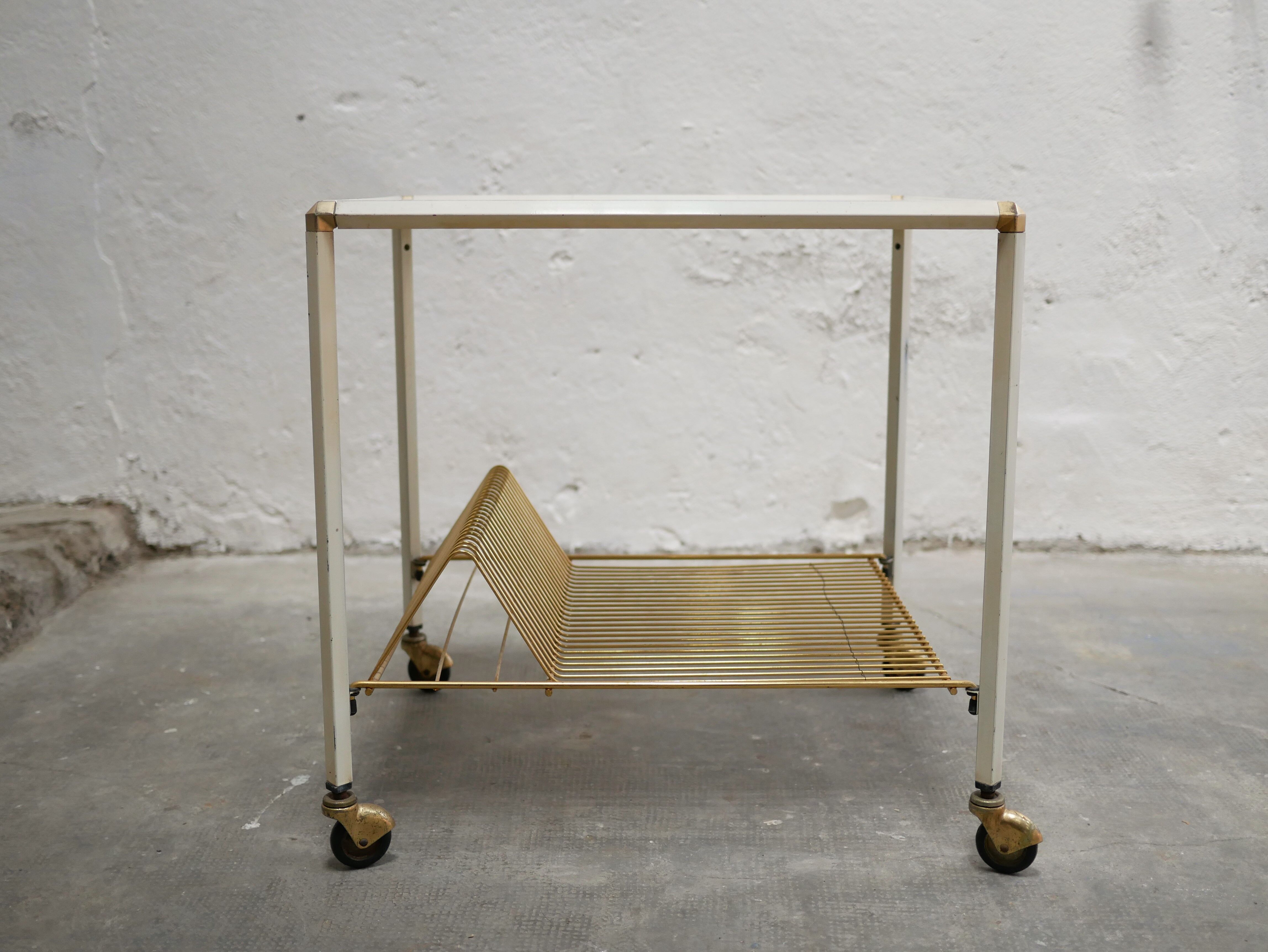 Furniture ranges vintage vinyls on wheels