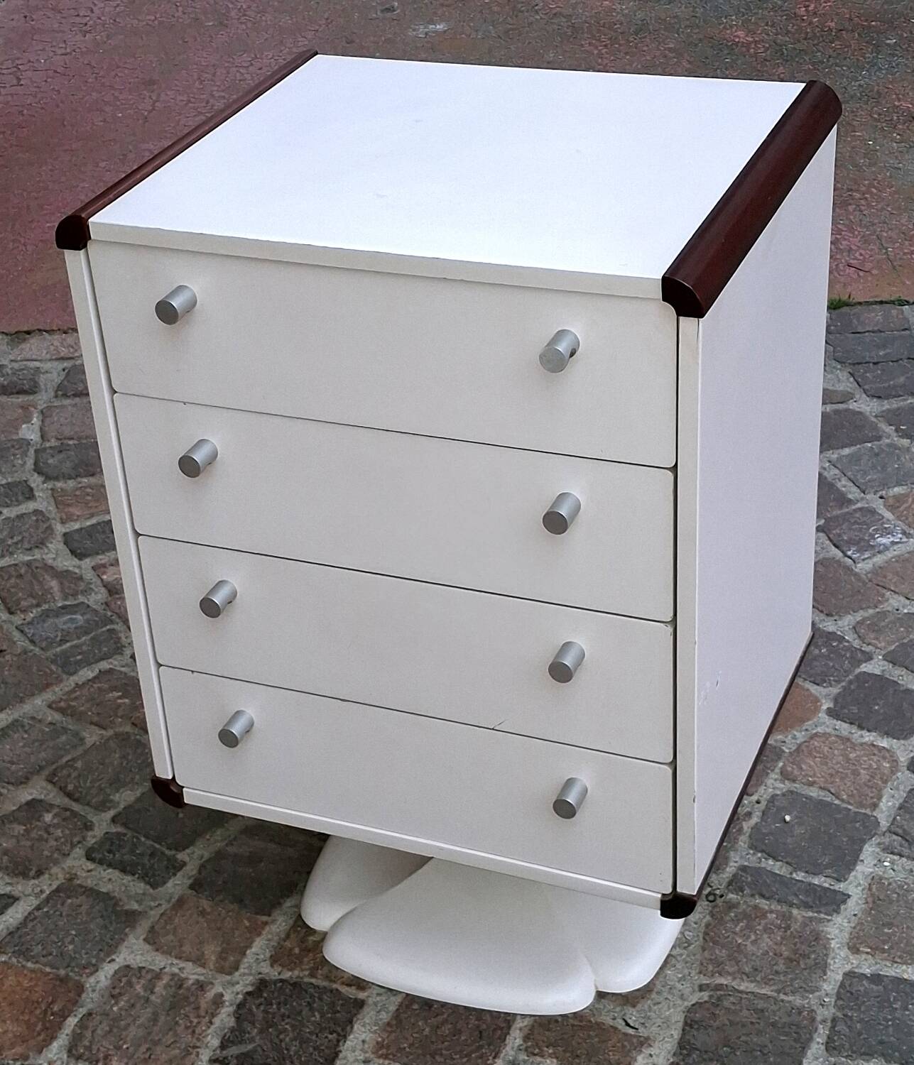 Tulip leg commode design, French manufacturing by Gautier.