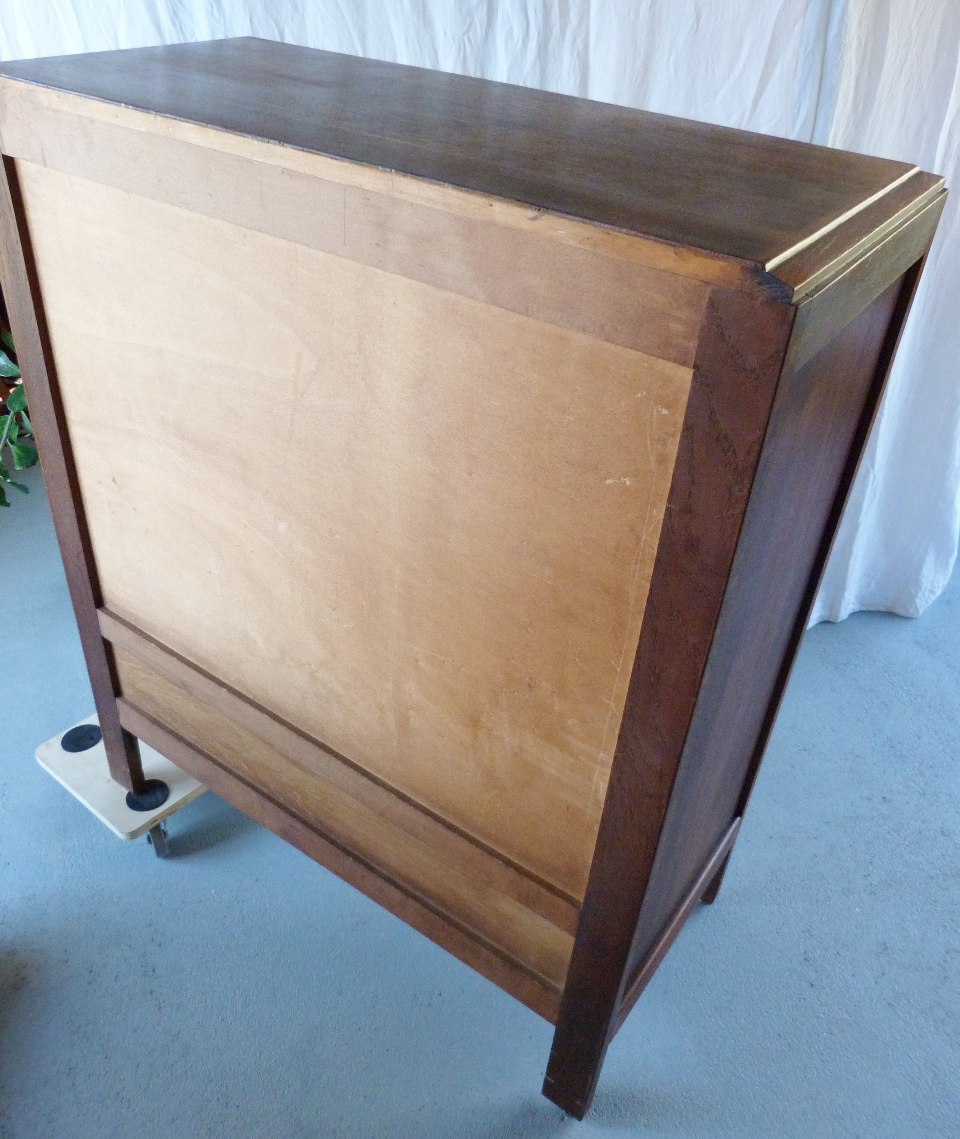 Chest of drawers compass feet