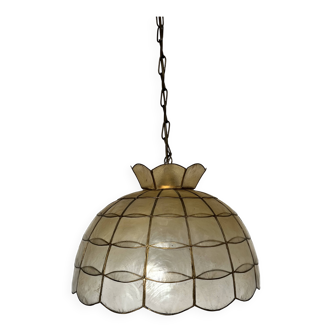 Mother-of-pearl suspension