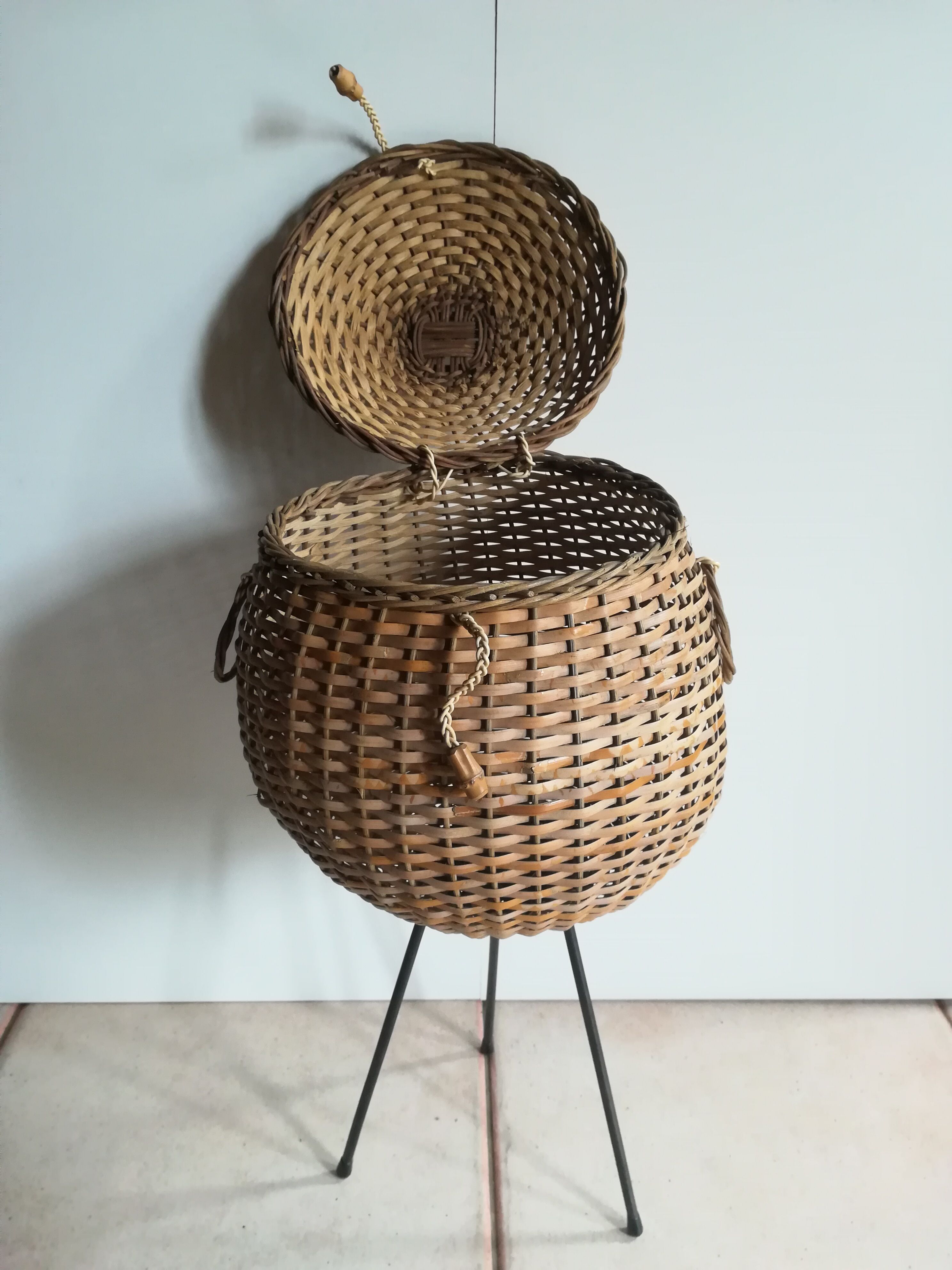 Vintage 60s work basket