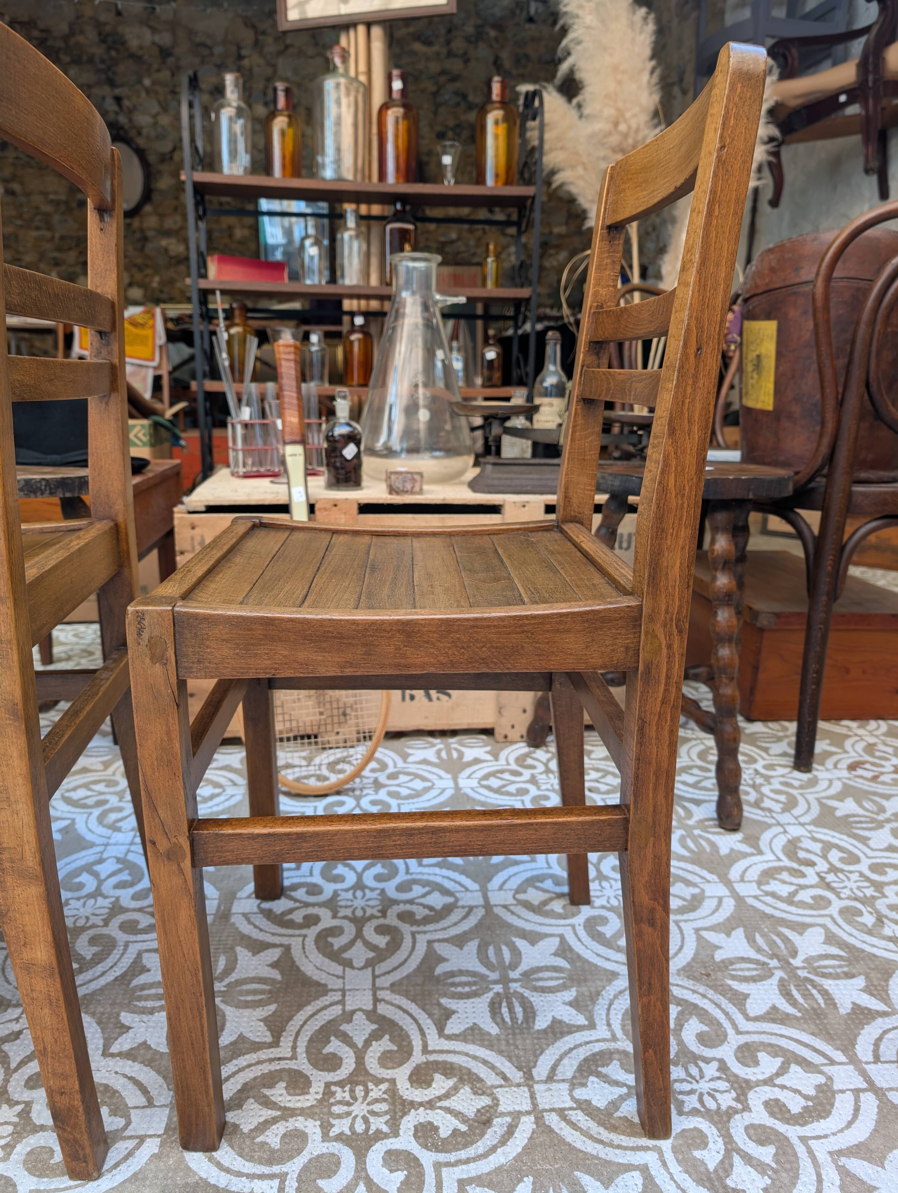 Set of reconstruction chairs