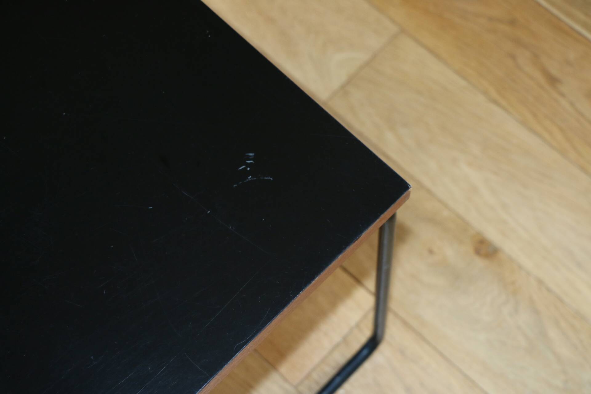 Flying coffee table Guariche Steiner