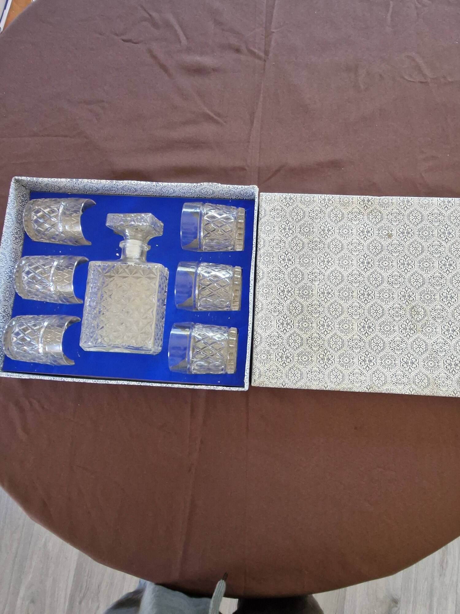 Vintage whisky service in cut glass – decanter and 6 glasses –