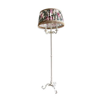 Lampadaire 3 feux en métal blanc et coton plissé Antoinette Poisson 75A "Roses Pompadour"