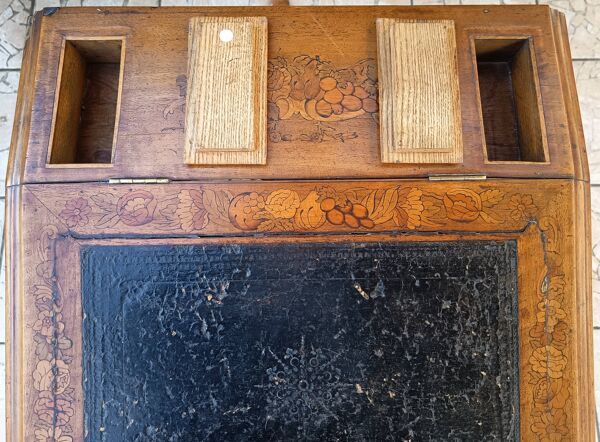 Bureau Davenport en noyer marqueté époque Victorienne