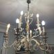 Lustre à bougies en fer forgé avec fleurs