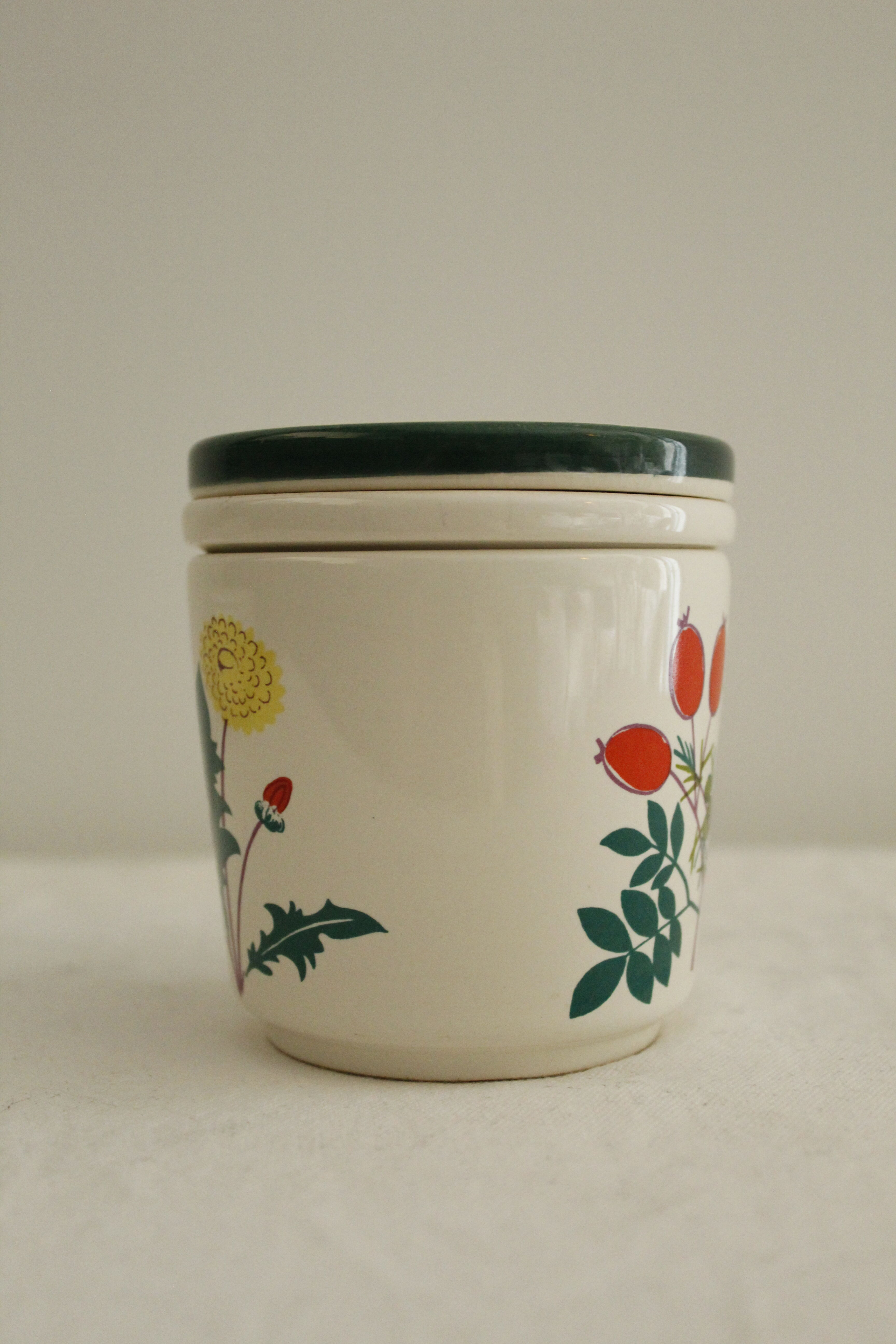 Infusion cup - flower motifs - Western Germany