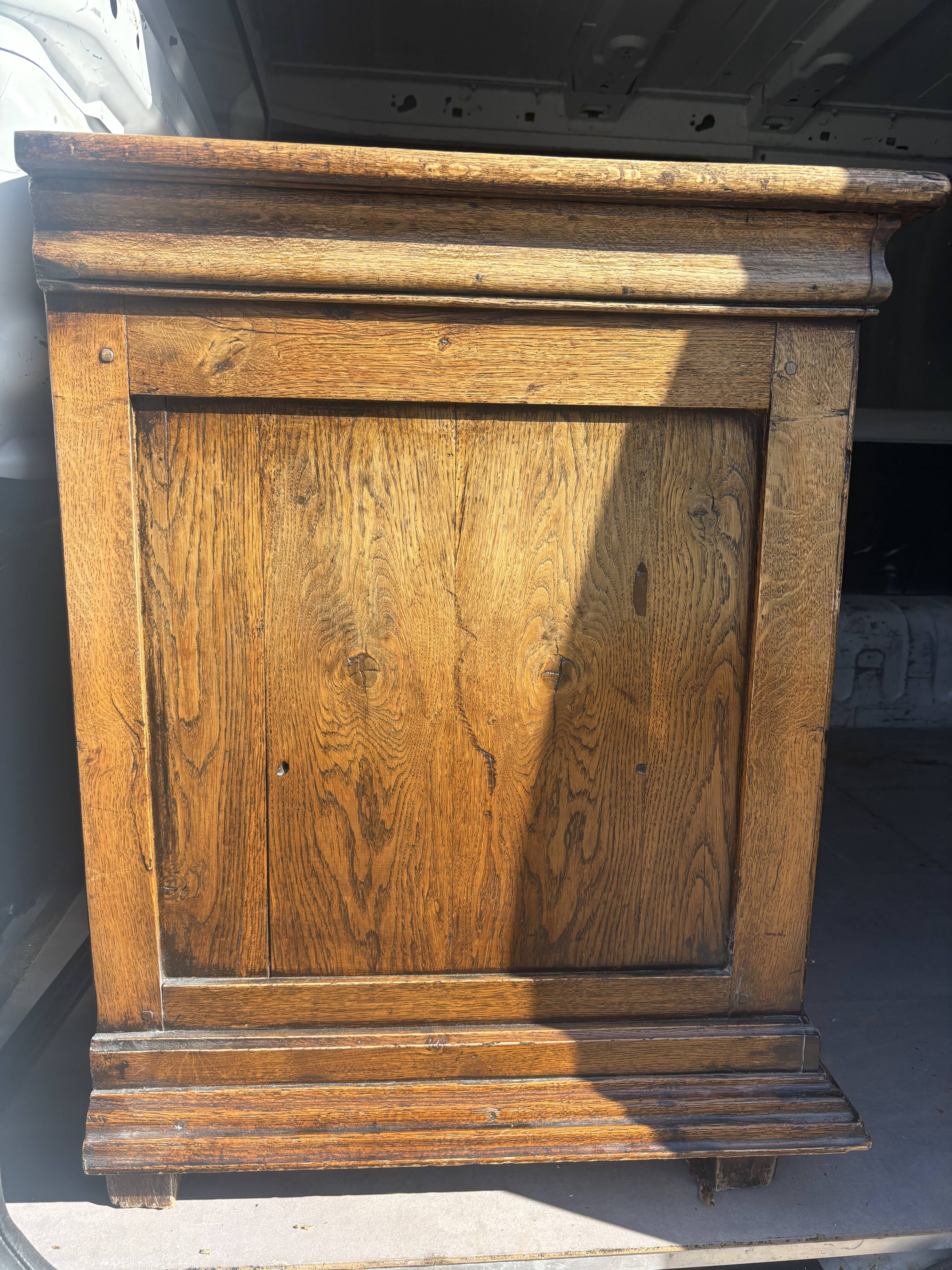 Antique oak sideboard – Carved – Very good condition