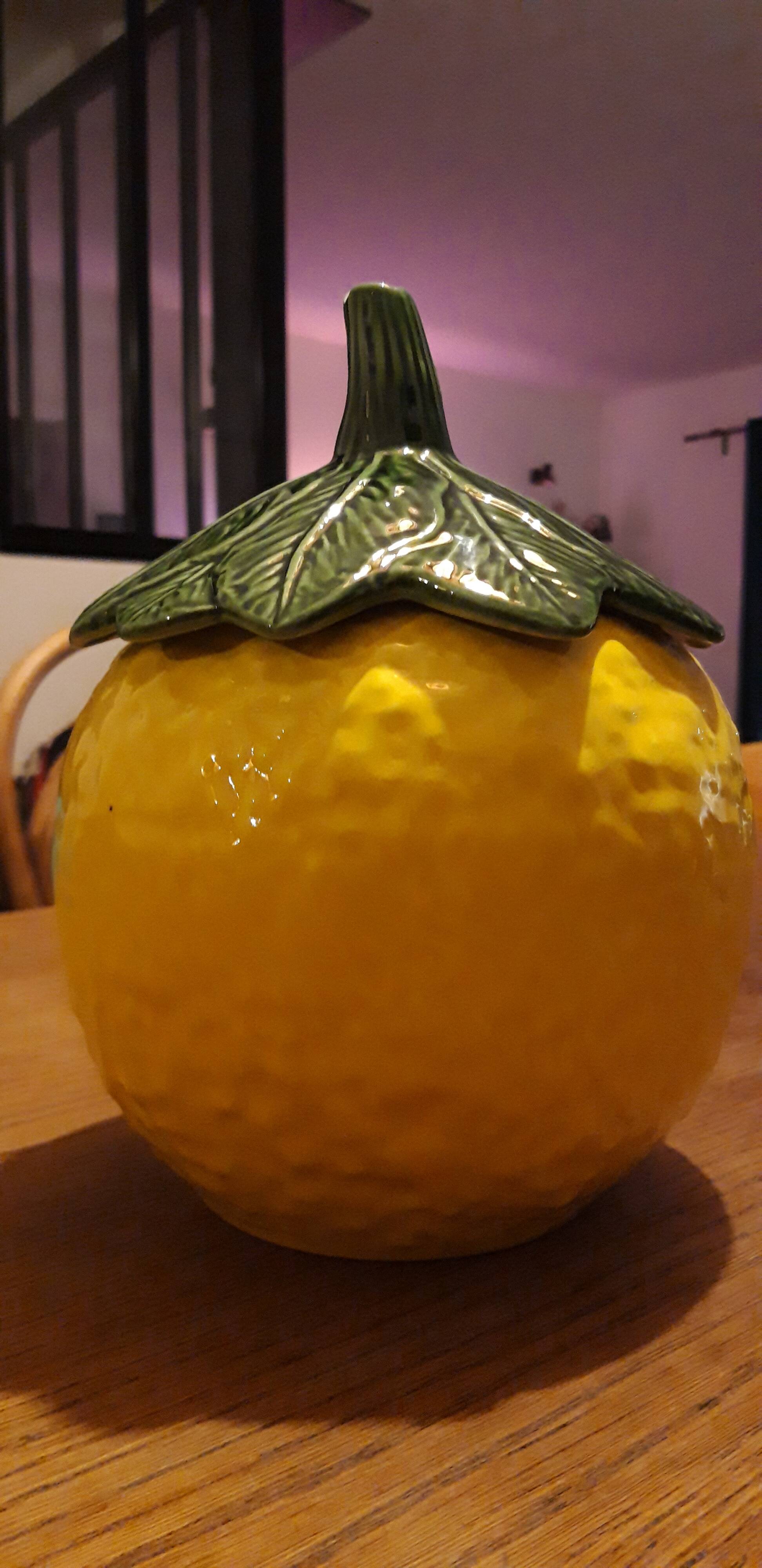 Lemon-shaped ceramic candy