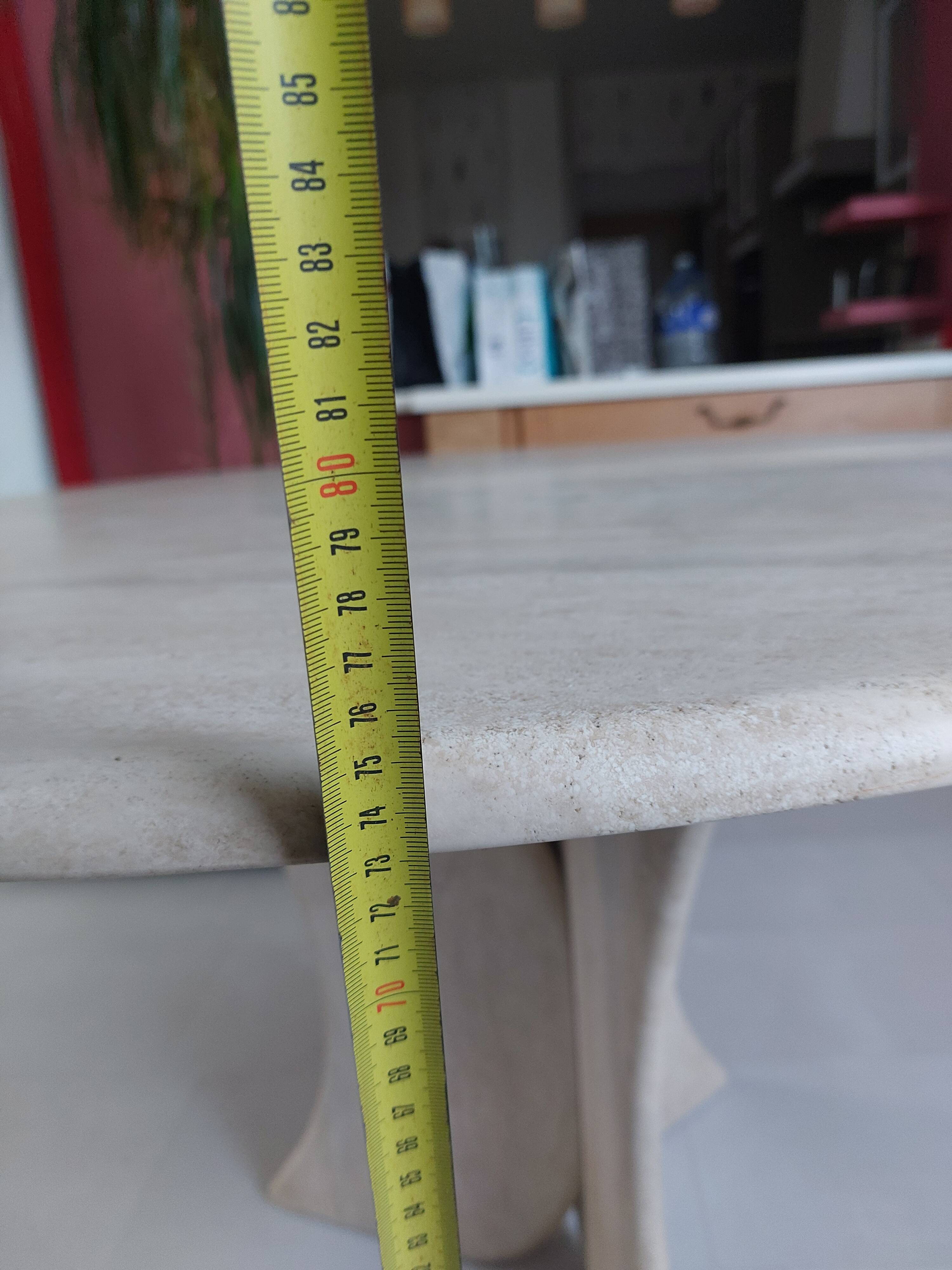 Round stone table (4-6 people)