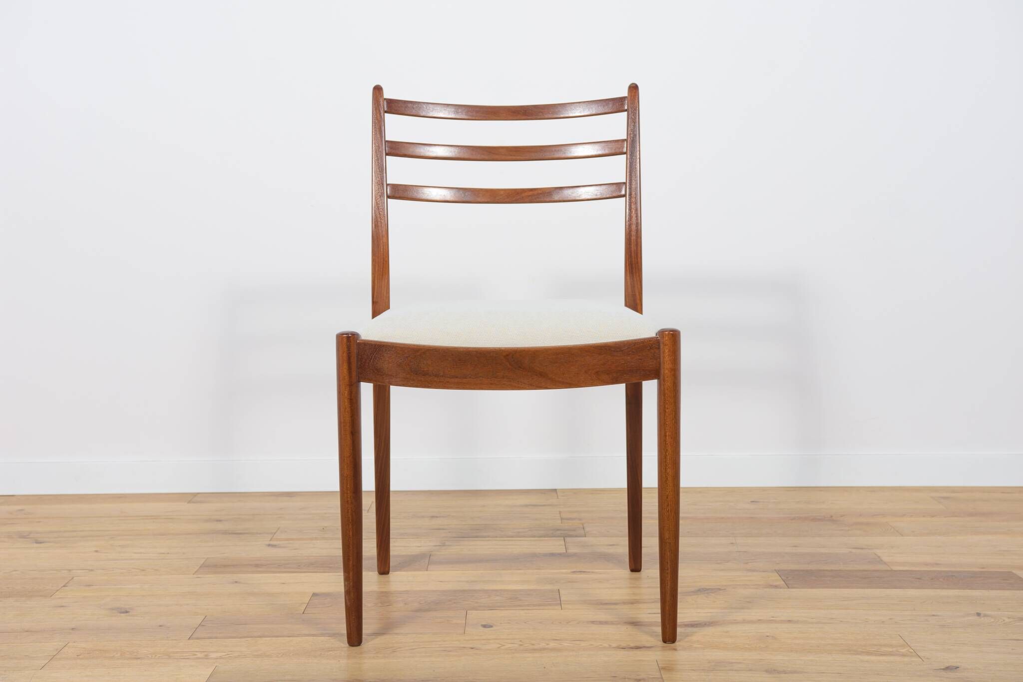 Set de 8 chaises de salle à manger en teck par Victor Wlkins pour G-Plan, 1960s