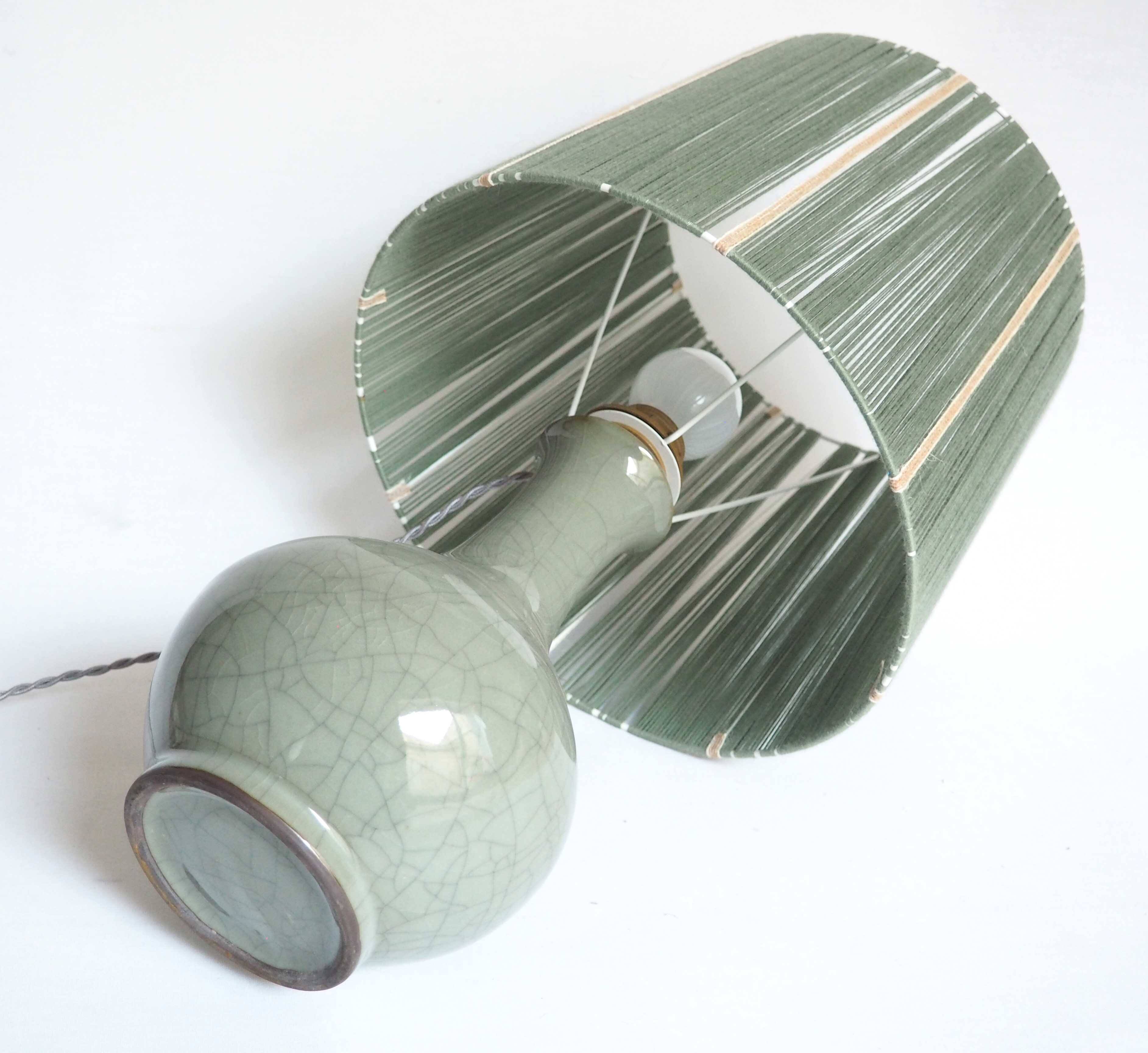 Large ceramic lamp with wire shade